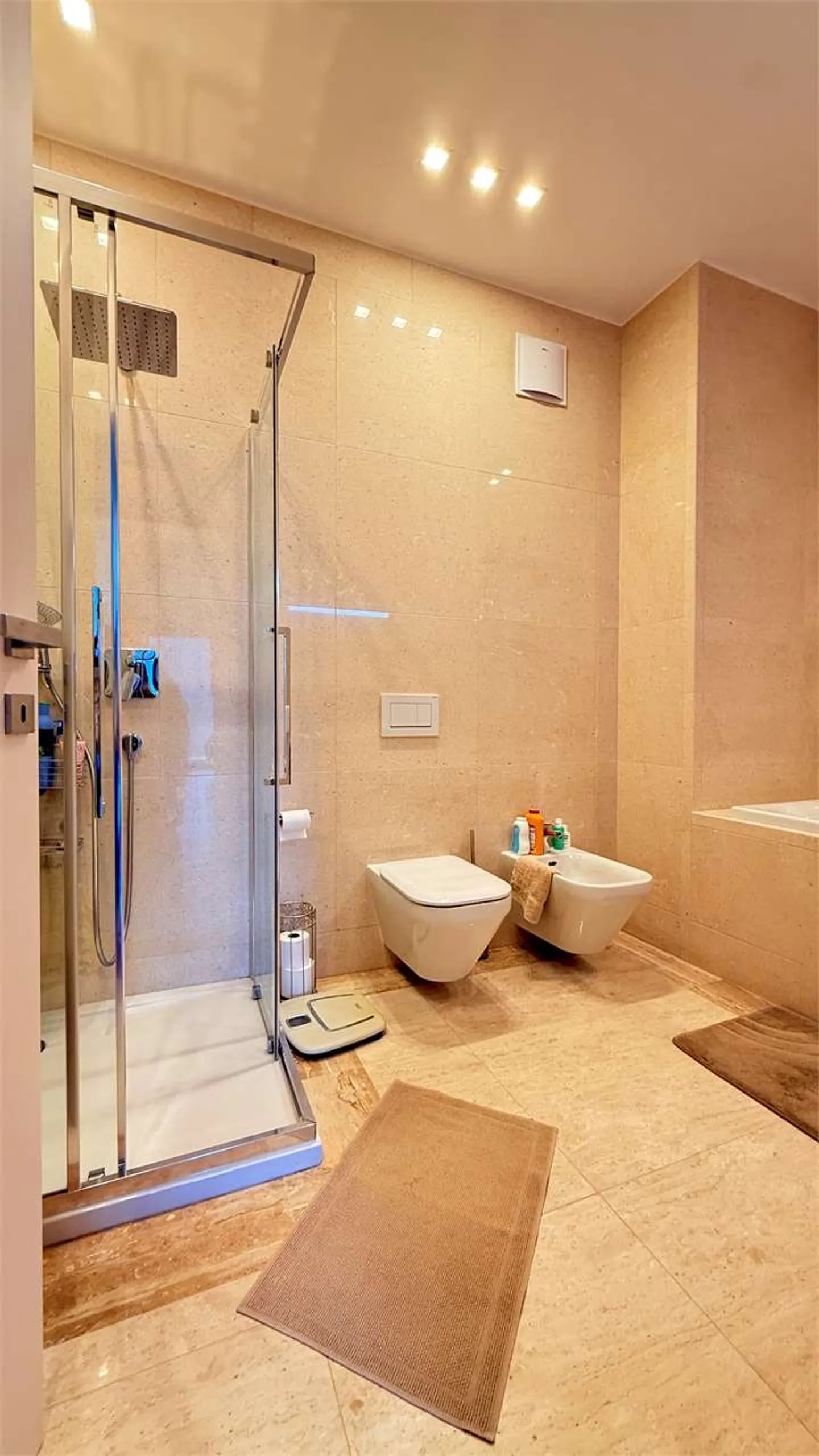 Appartement exclusif de 3,5 pièces avec grande terrasse et vue sur le lac - Photo 13 sur 16