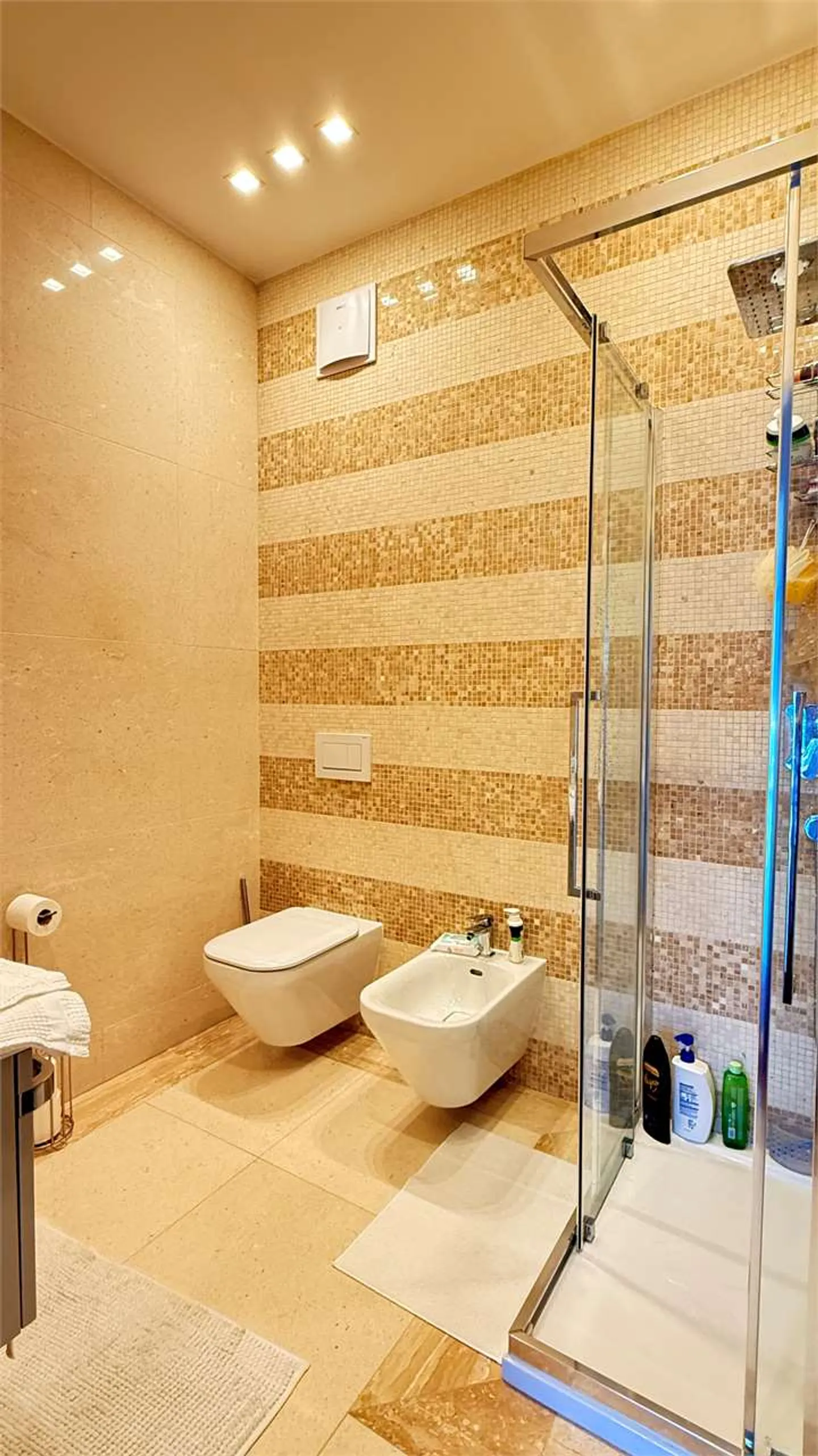 Appartement exclusif de 3,5 pièces avec grande terrasse et vue sur le lac - Photo 14 sur 16