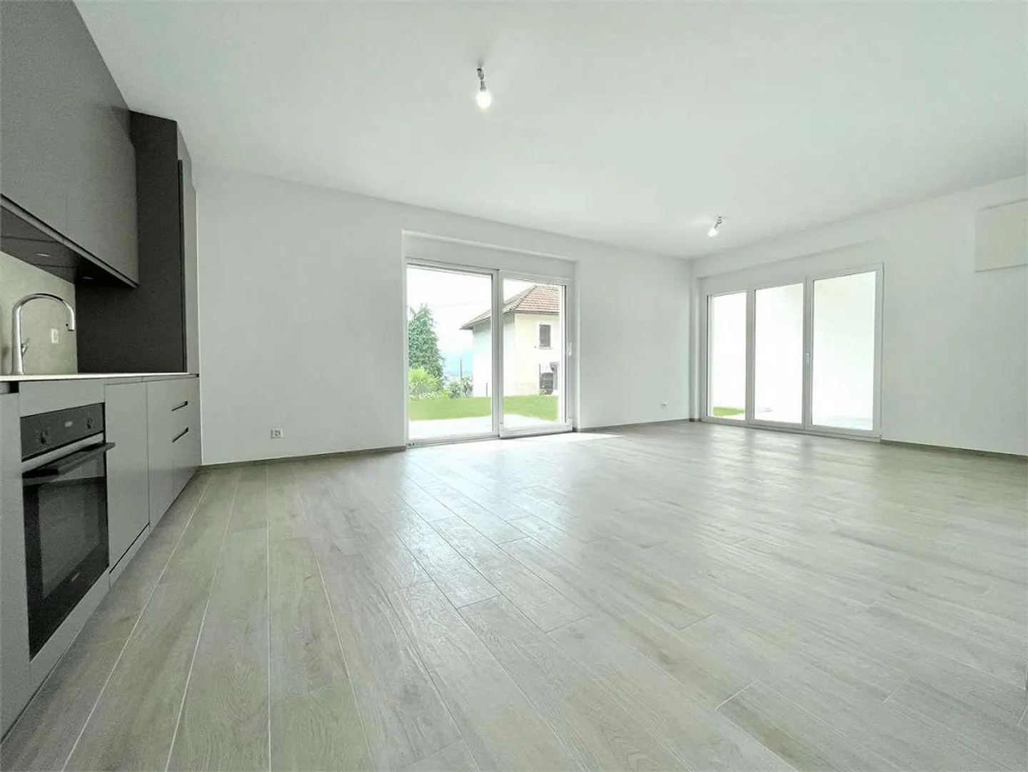 Stupenda villetta 4.5 locali immersa nel verde - Foto 4 di 10