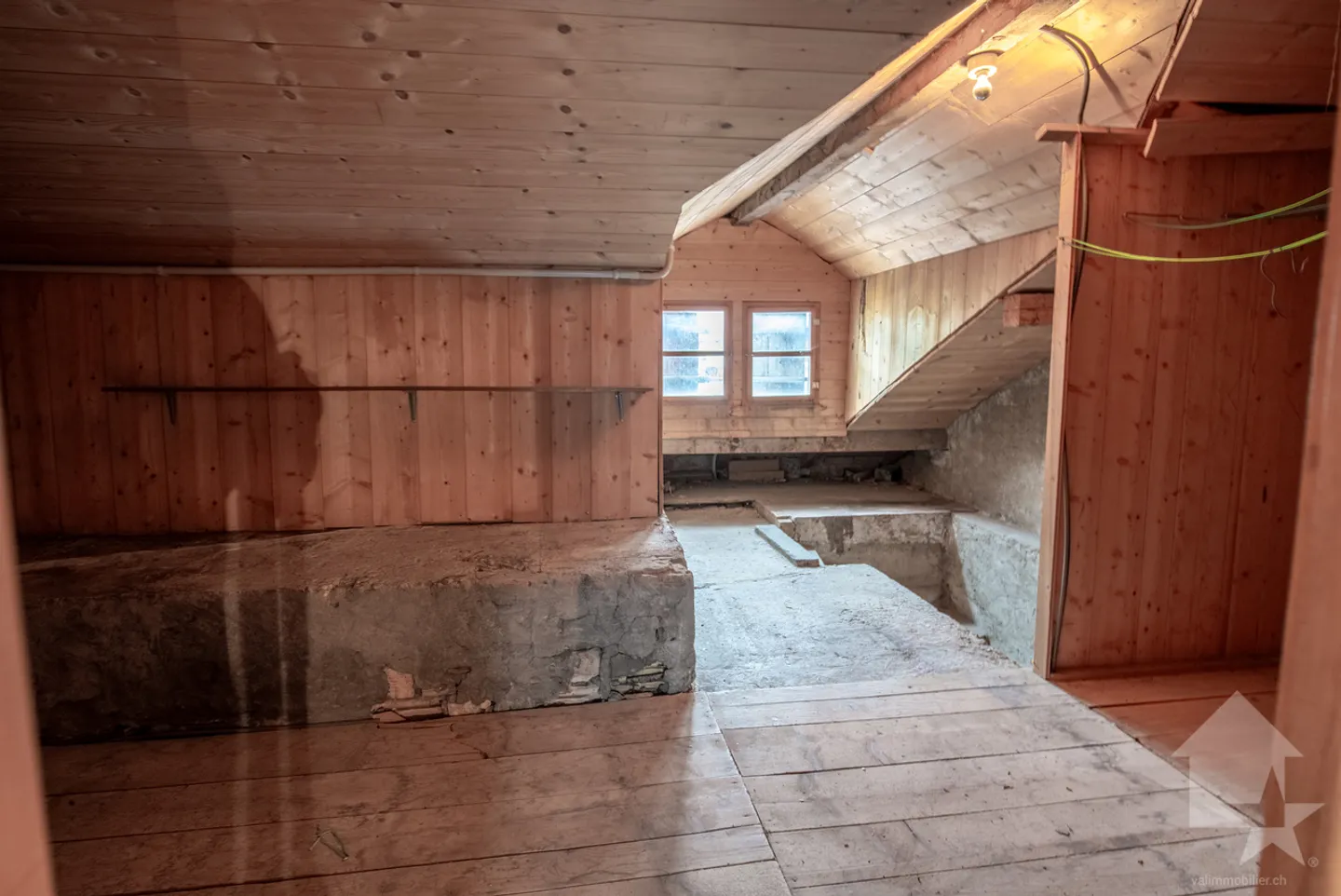 Dorfhaus mit angrenzendem Stall und Garagen - Foto 7 von 13