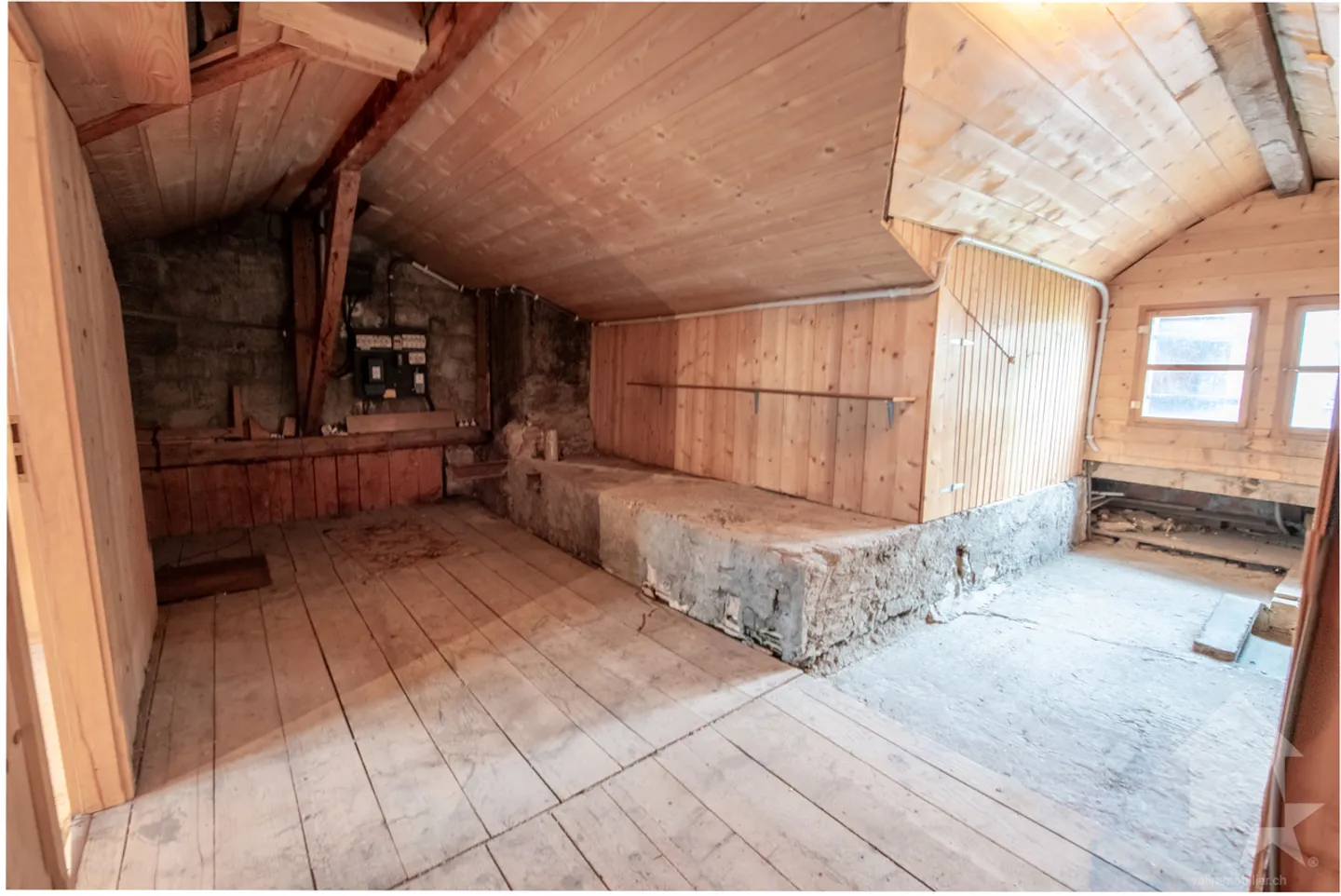 Dorfhaus mit angrenzendem Stall und Garagen - Foto 8 von 13