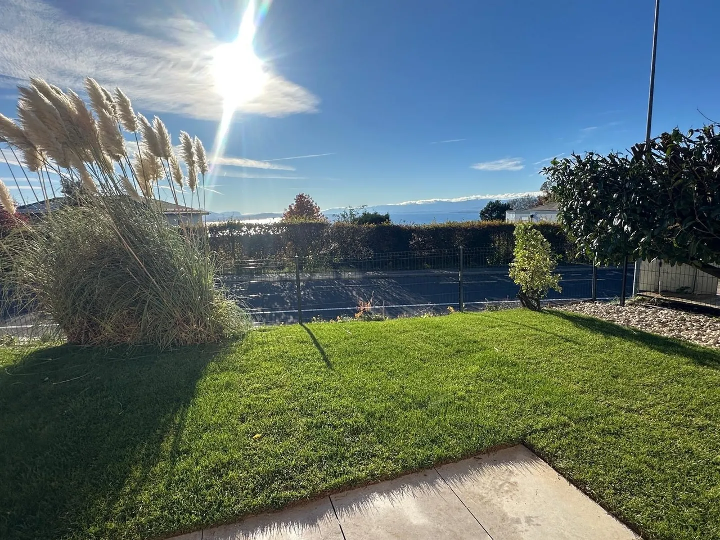 LUTRY - APPARTEMENT D'EXCEPTION AVEC VUE SUR LE LAC ET LES ALPES - Photo 9 sur 10