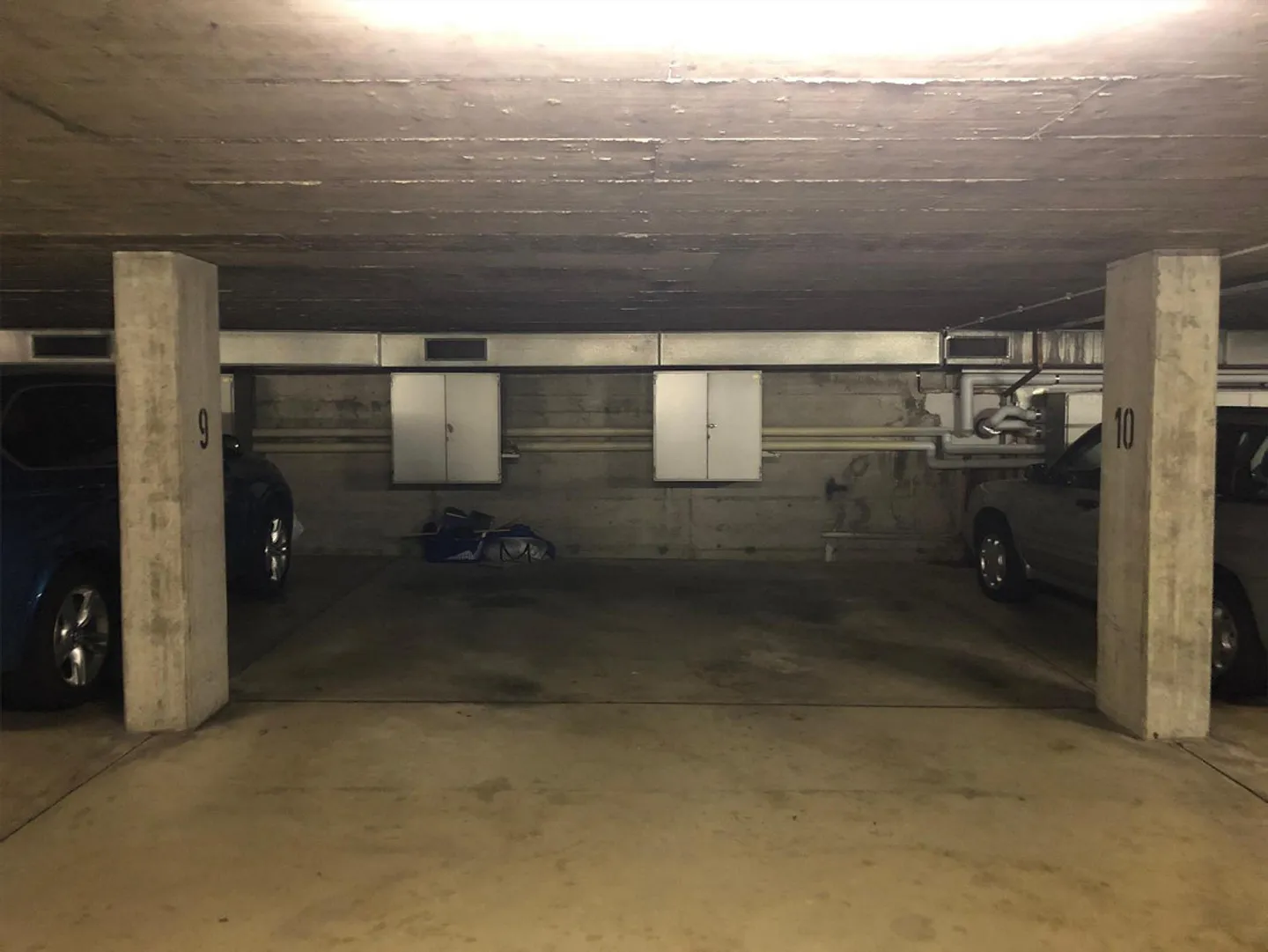Looking for a parking space for your car? - Photo 2 of 2
