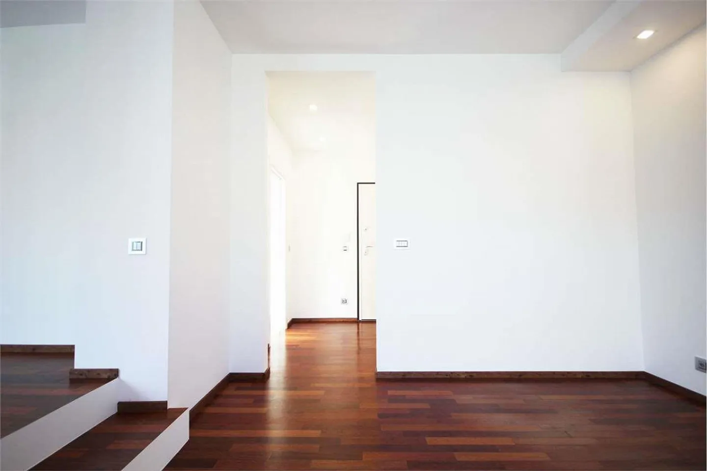 Luminoso moderno attico di 3,5 loc. in centro città - Foto 3 di 12
