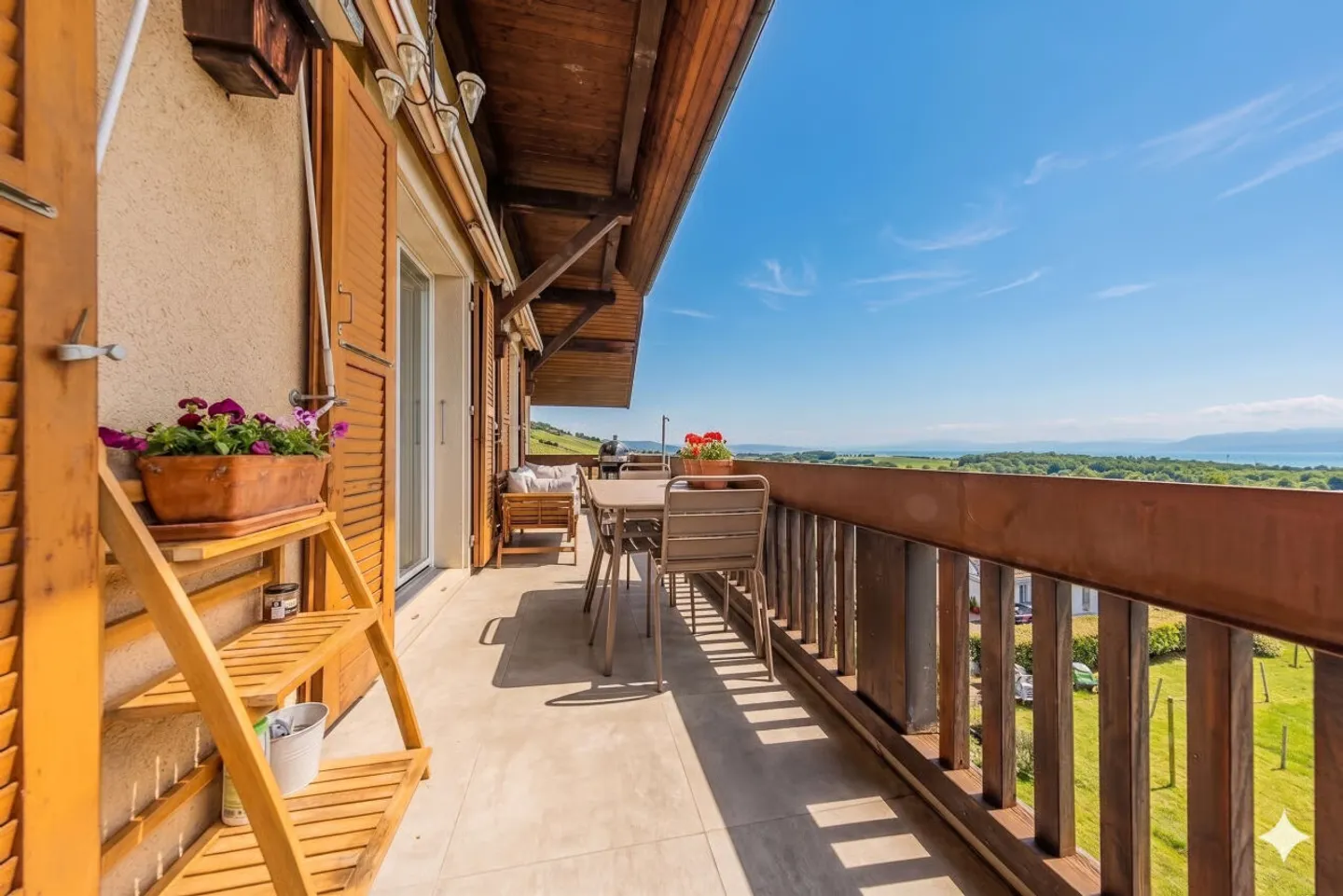 Splendide duplex  de 6,5 pièces en attique - Vue sur le Mont-Blanc - 10 minutes de Nyon - Photo 4 of 13