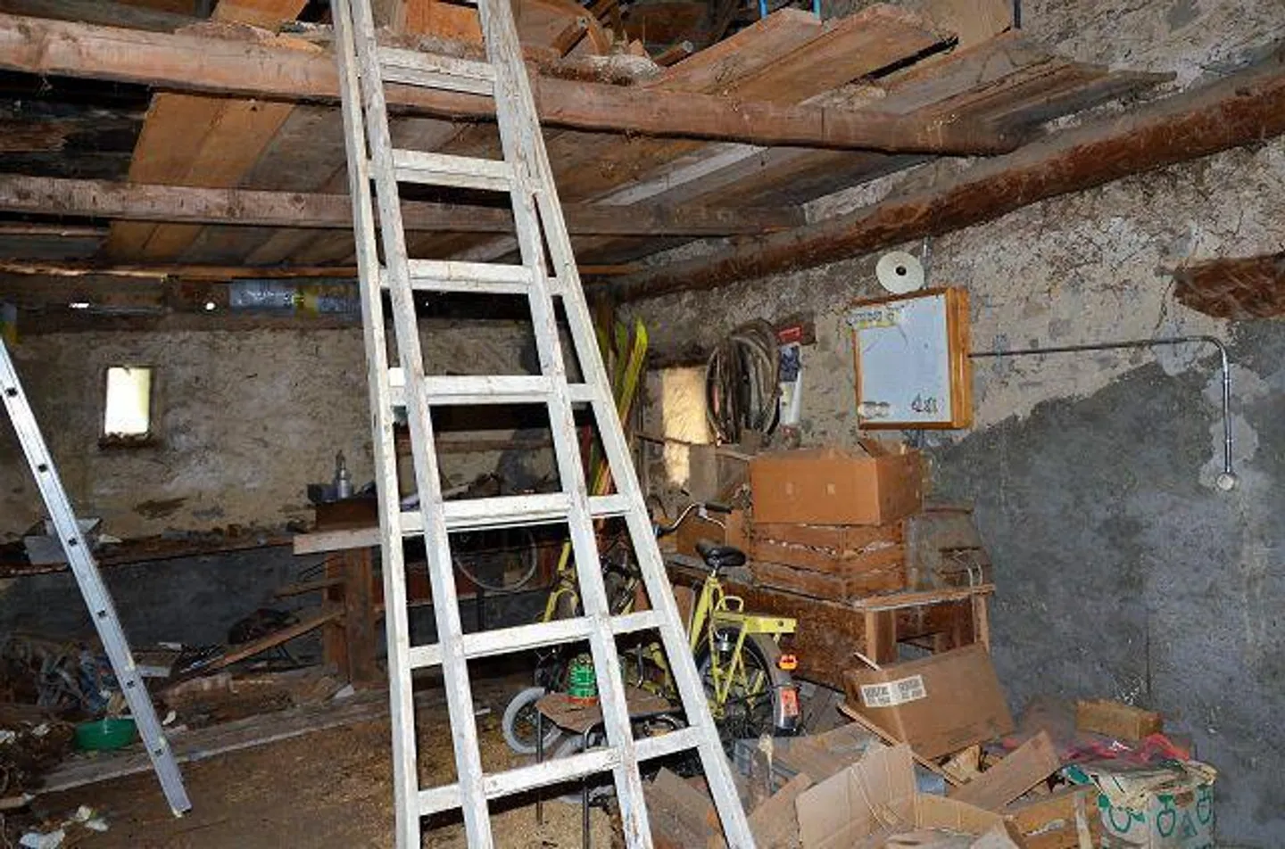 Rustic 2-storey building to renovate with very sunny land - Photo 7 of 13