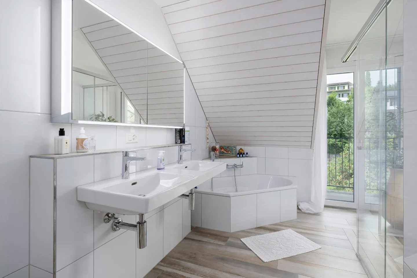 Spacious Maisonette with Style - Photo 5 of 9