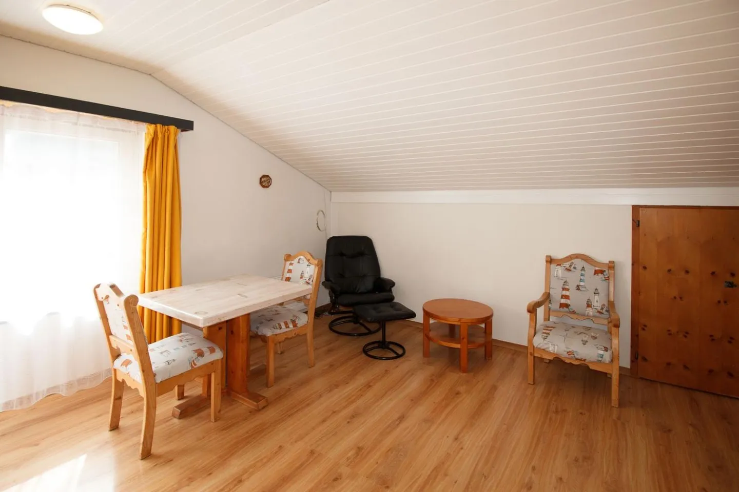 Qualitätsstudio mit Balkon - Foto 1 von 8