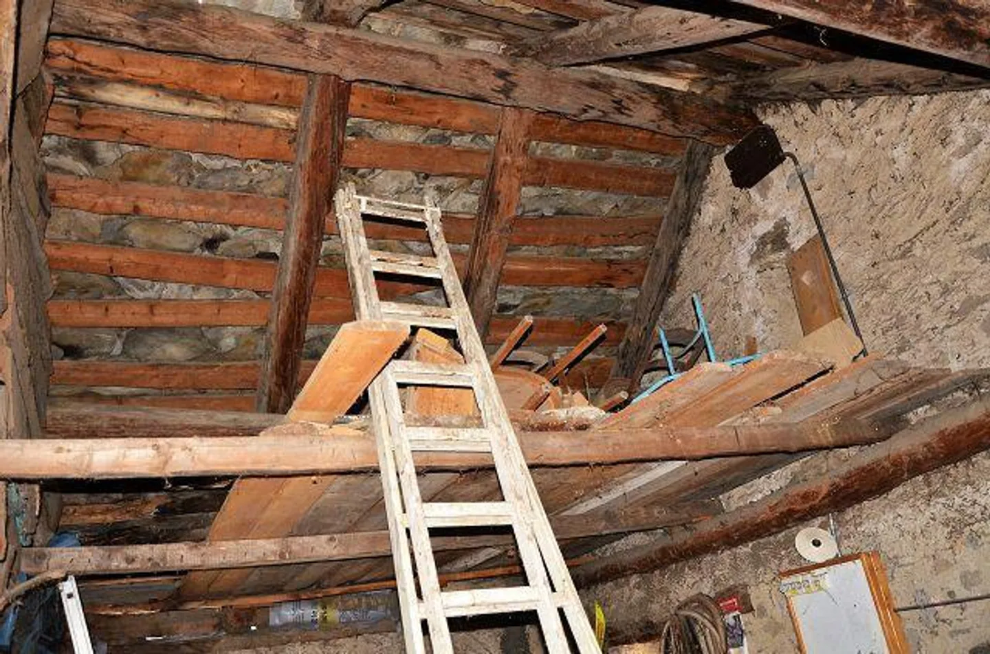 Rustic 2-storey building to renovate with very sunny land - Photo 11 of 13