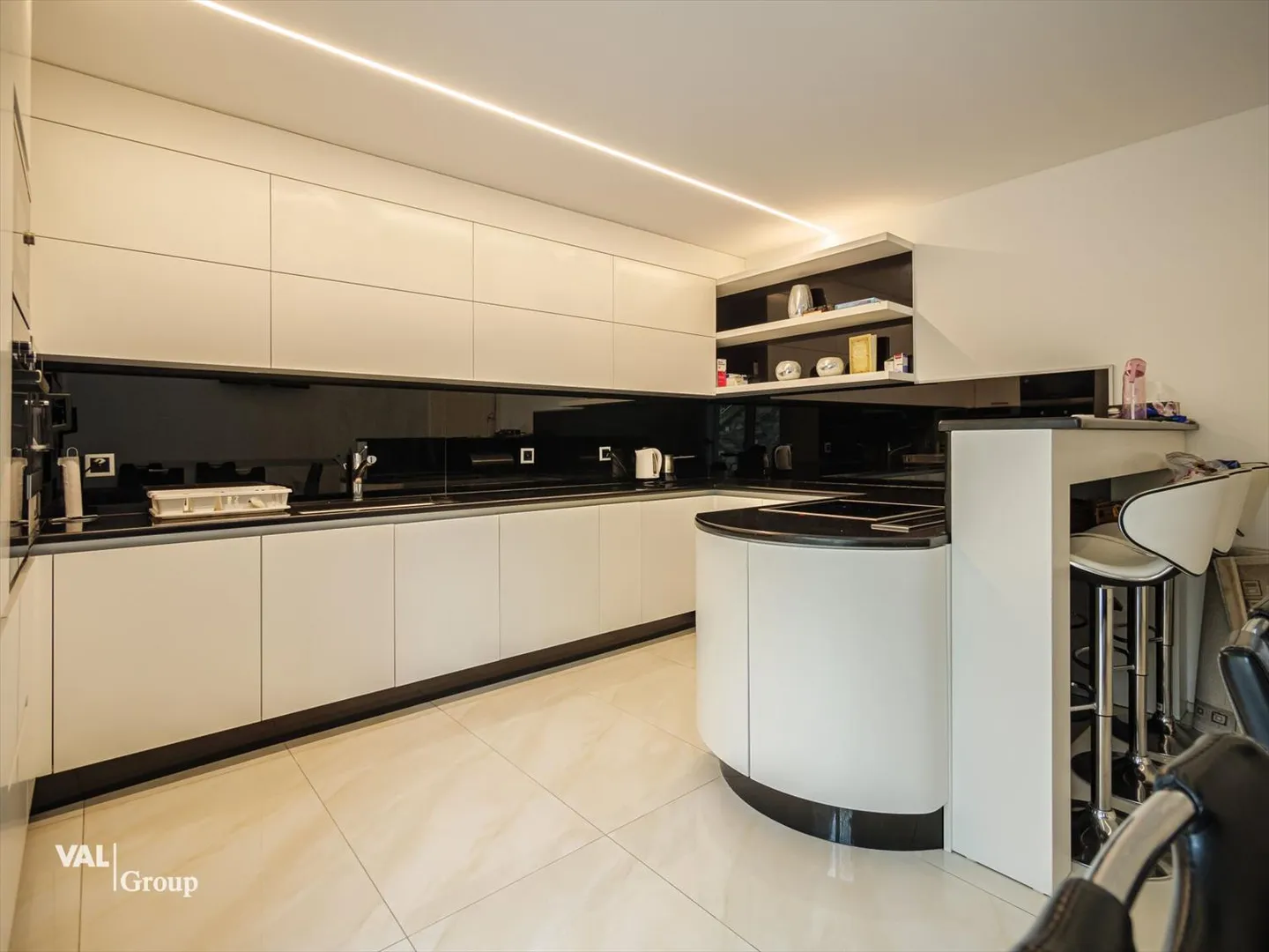 Magnifica casa familiare di lusso nel cuore di Chalais - Foto 3 di 13
