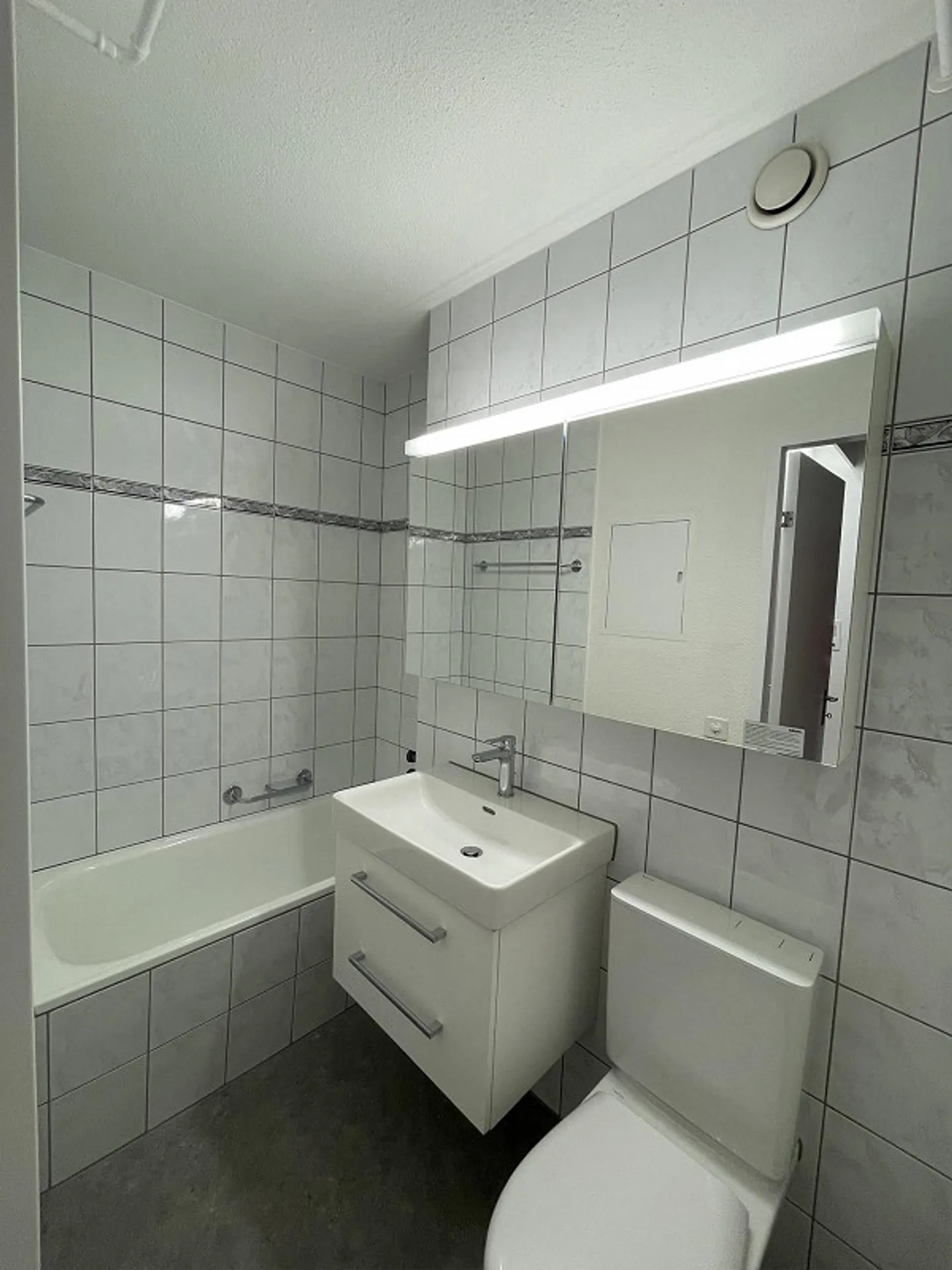 Attraktive 2.5-Zimmerwohnung im 3. OG - Photo 3 of 10