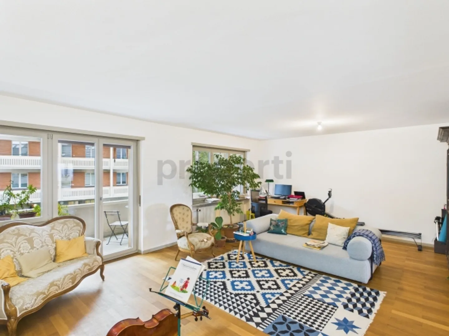 Appartamento su due livelli con vista panoramica sul Bruderholz - Foto 2 di 11