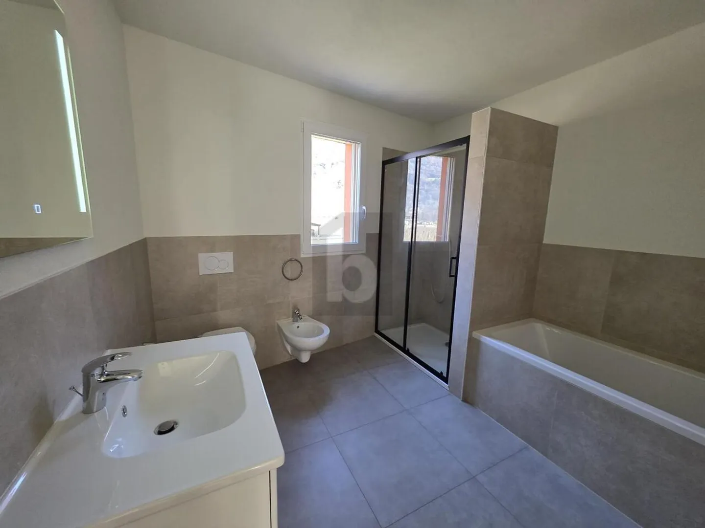 Appartement moderne, spacieux et ensoleillé - Photo 4 sur 6