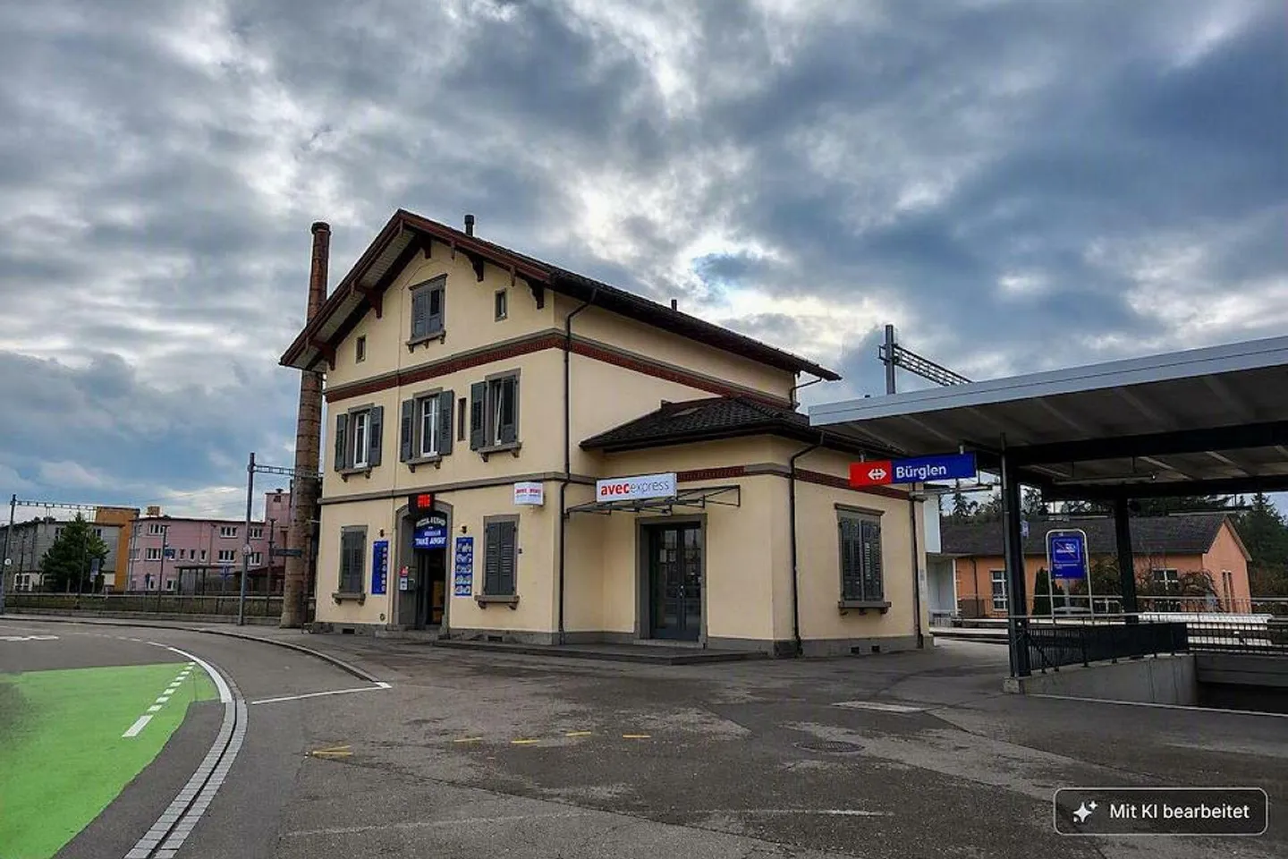 Espace de vente directement à la gare de Bürglen - Photo 1 sur 4