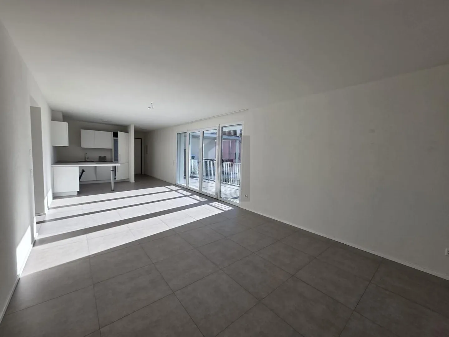 Appartement moderne, spacieux et ensoleillé - Photo 5 sur 6