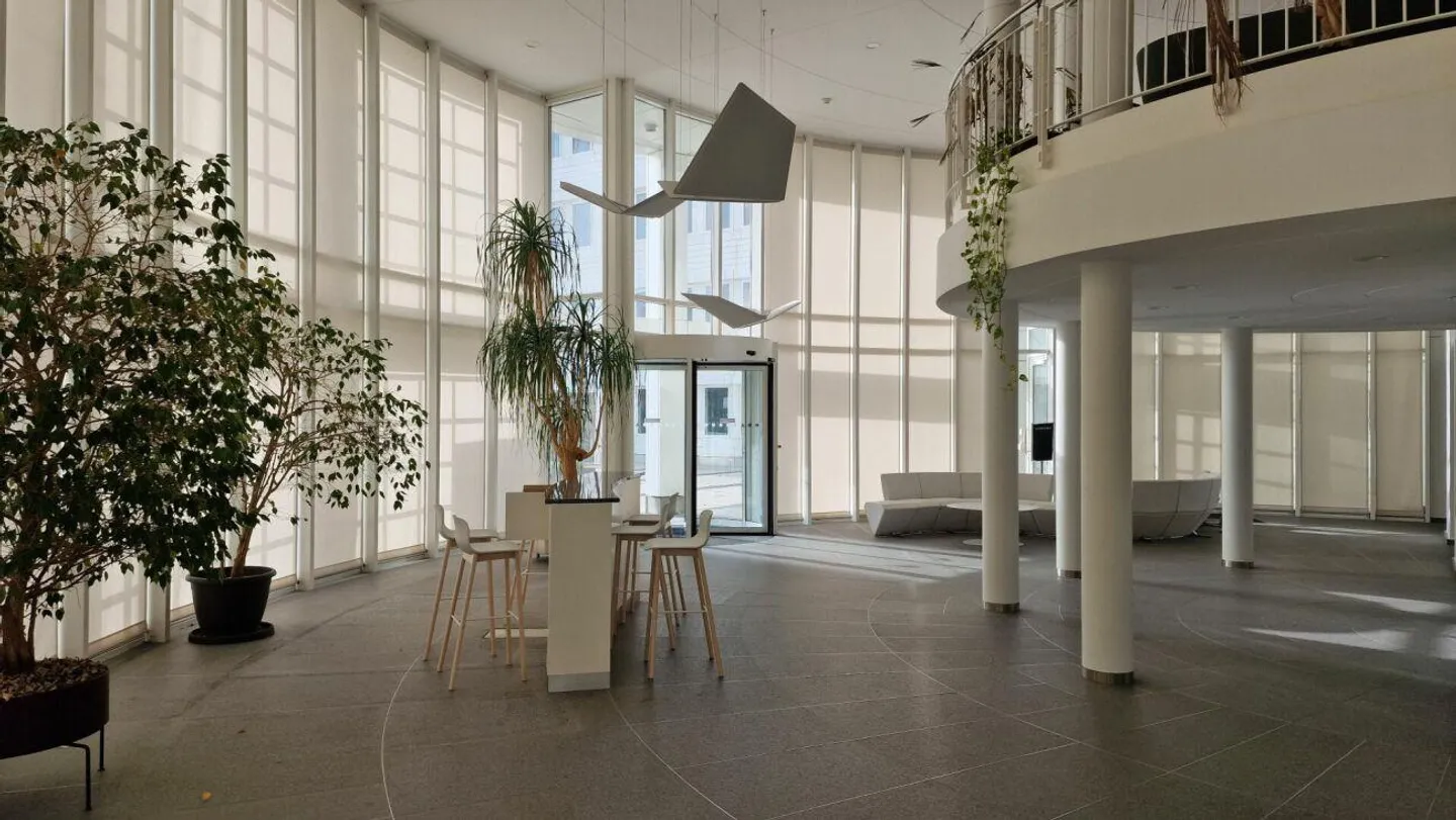 Last offices available / Spaces from 100 to 210 m² in Renens - Photo 3 of 11