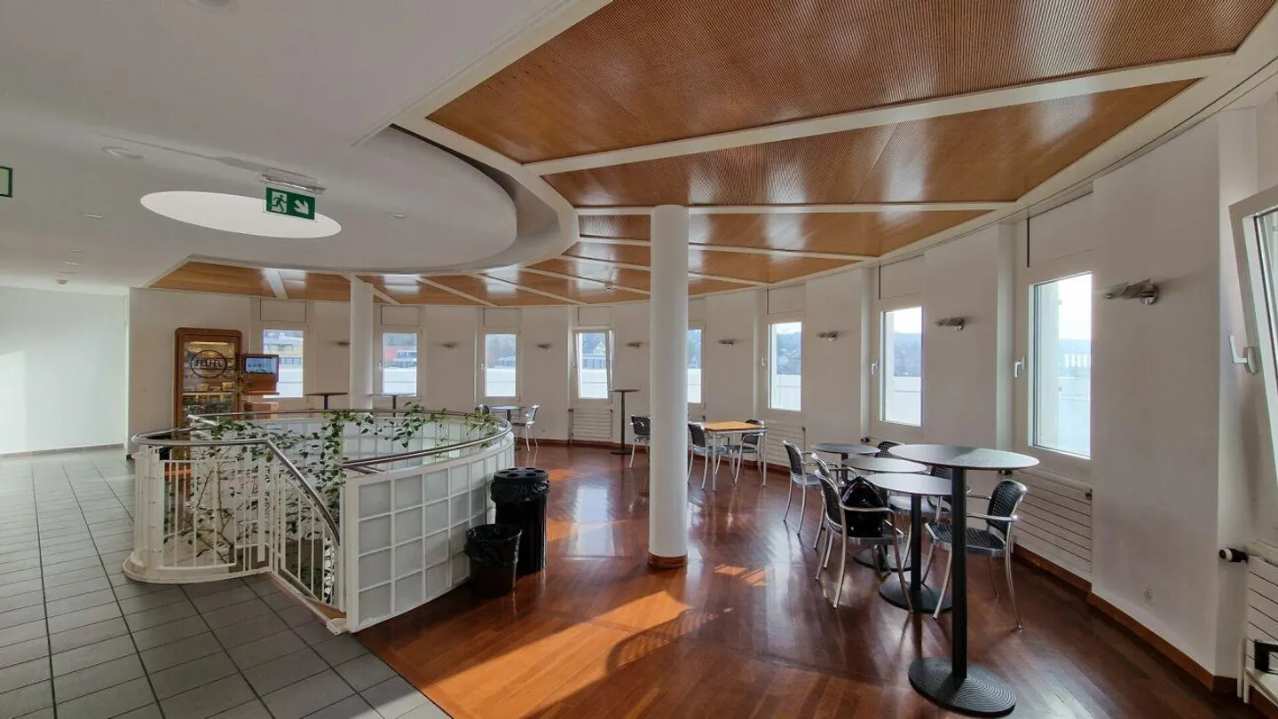 Last offices available / Spaces from 100 to 210 m² in Renens - Photo 8 of 11