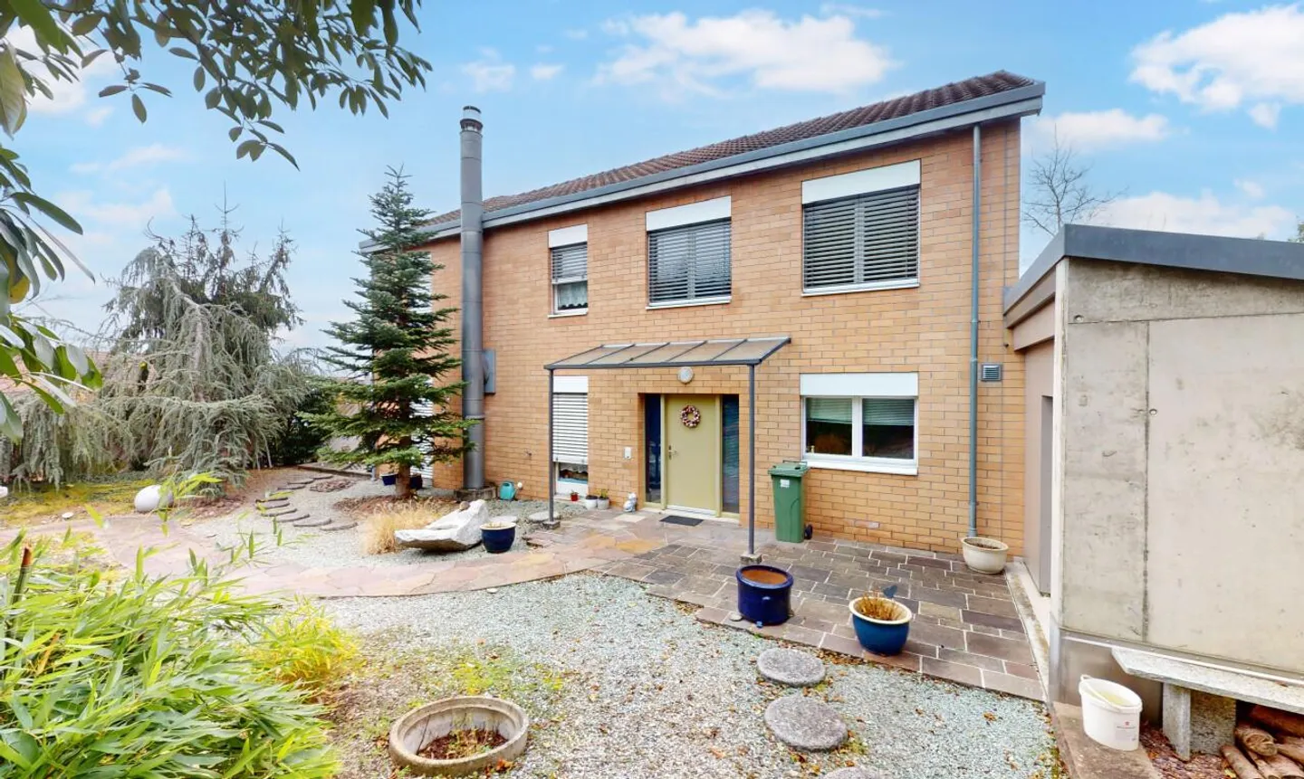 Casa bifamiliare spaziosa di 6,5 stanze - Foto 2 di 13