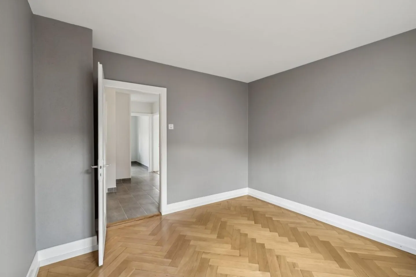 Bright 3.5 room renovated in the heart of the village - Photo 6 of 8