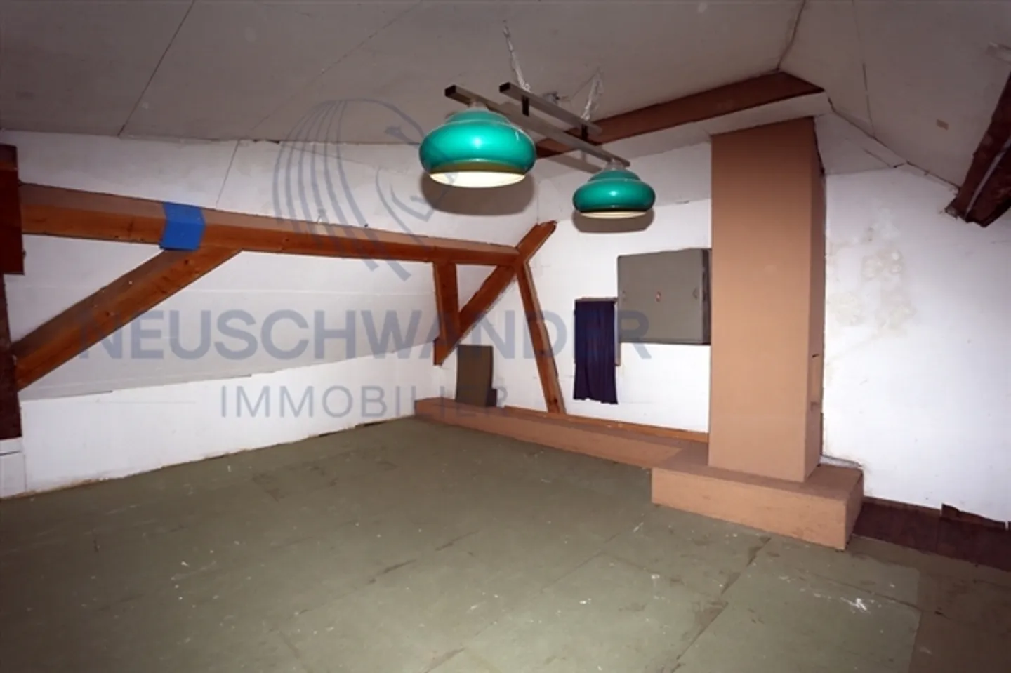 Grande edificio ristrutturato nel centro del villaggio in una zona tranquilla. - Foto 12 di 13