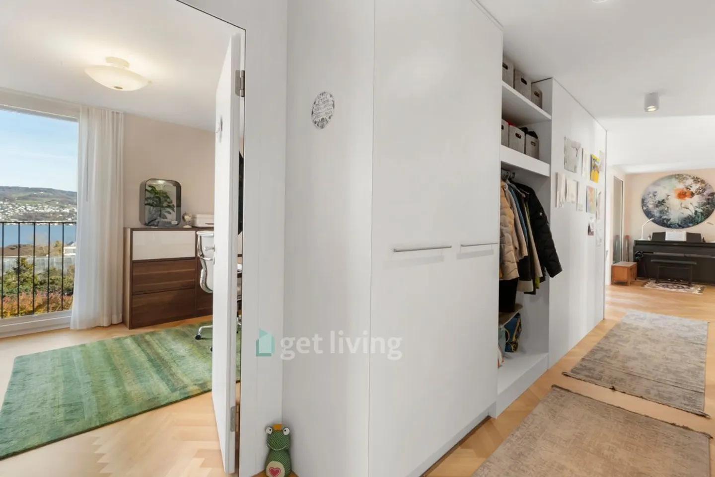 FAMILYFRIENDLY IN A PRIME LOCATION WITH LAKE VIEW - Photo 13 of 13