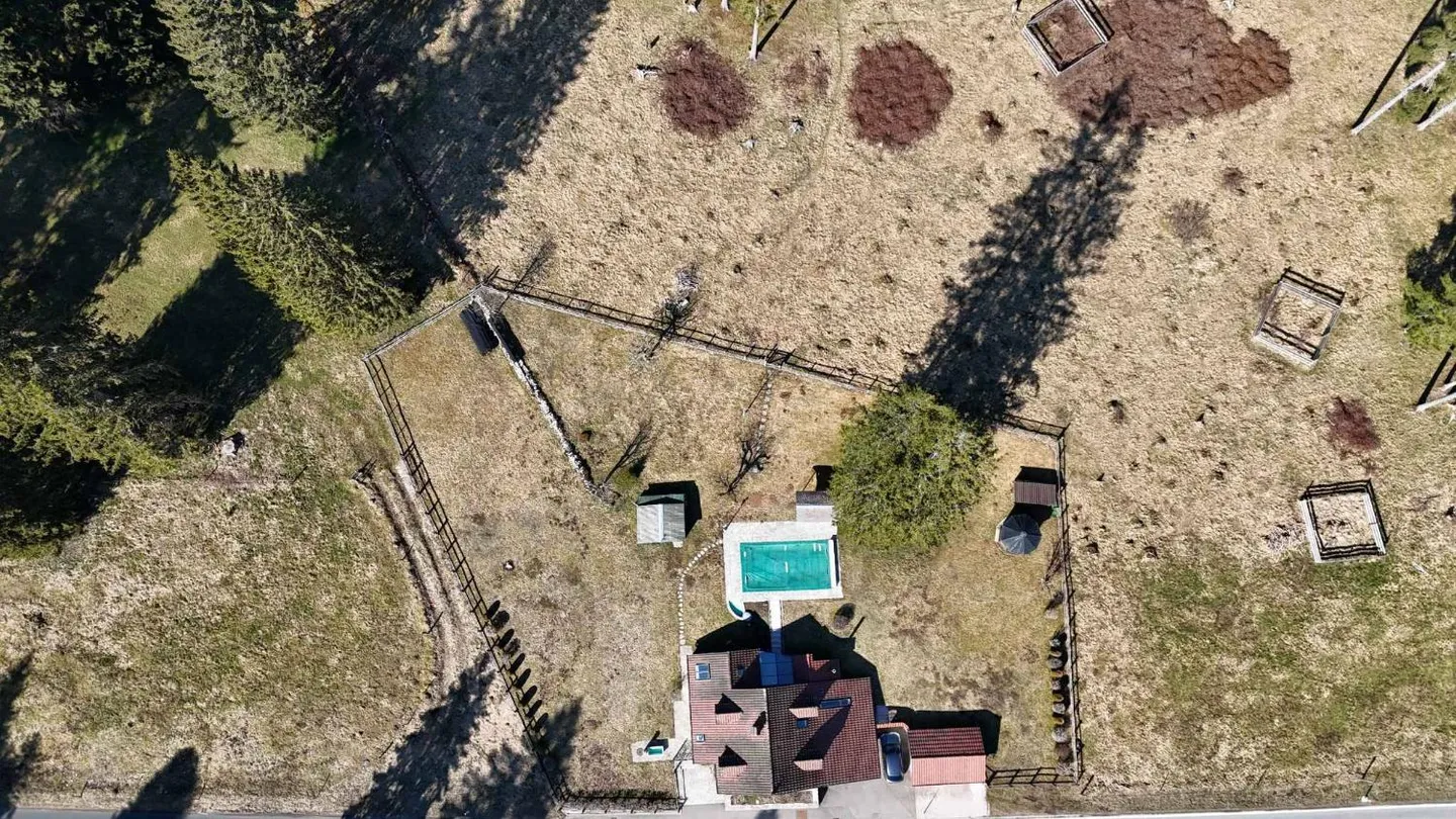 Propriété pleine de caractère à proximité immédiate de l'Étang de la Gruère - Photo 12 sur 13