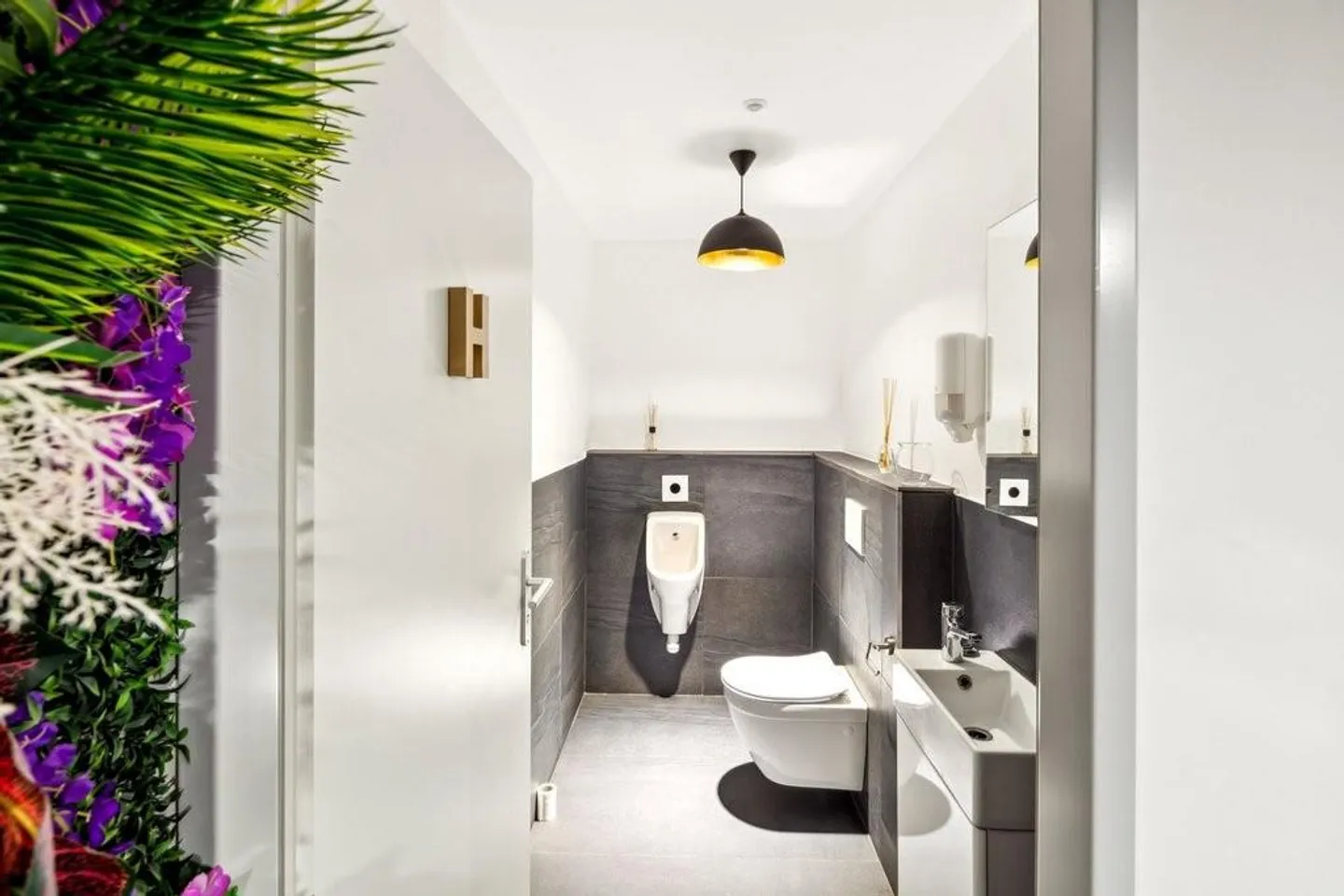 Espace commercial attrayant dans un emplacement central - Photo 8 sur 10