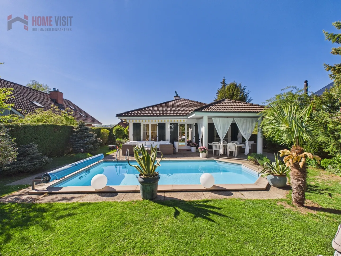 Maison individuelle exclusive avec piscine, paradis de jardin et intimité - Photo 1 sur 25