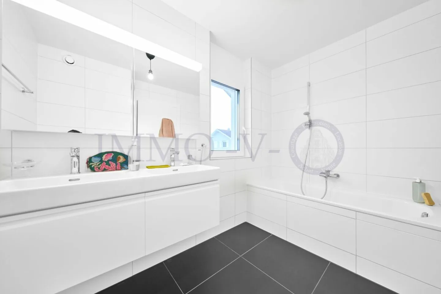 Geräumige Attikawohnung mit Loggia - Foto 5 von 6