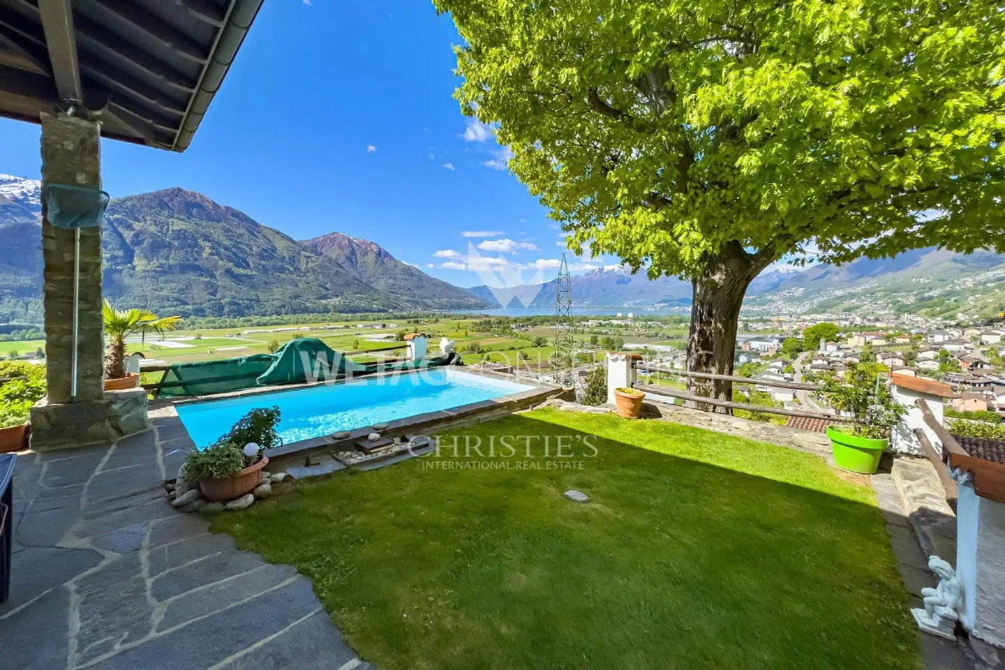 Riazzino?Lavertezzo: Mediterranean villa with large garden & outdoor pool for sale - Photo 1 of 11