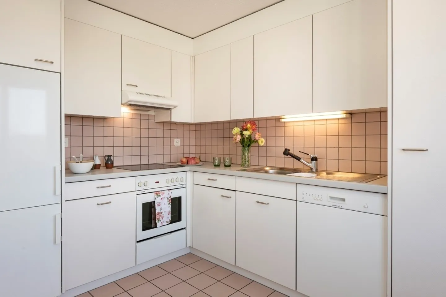Charmante Wohnung mit Sitzplatz - Foto 2 von 5