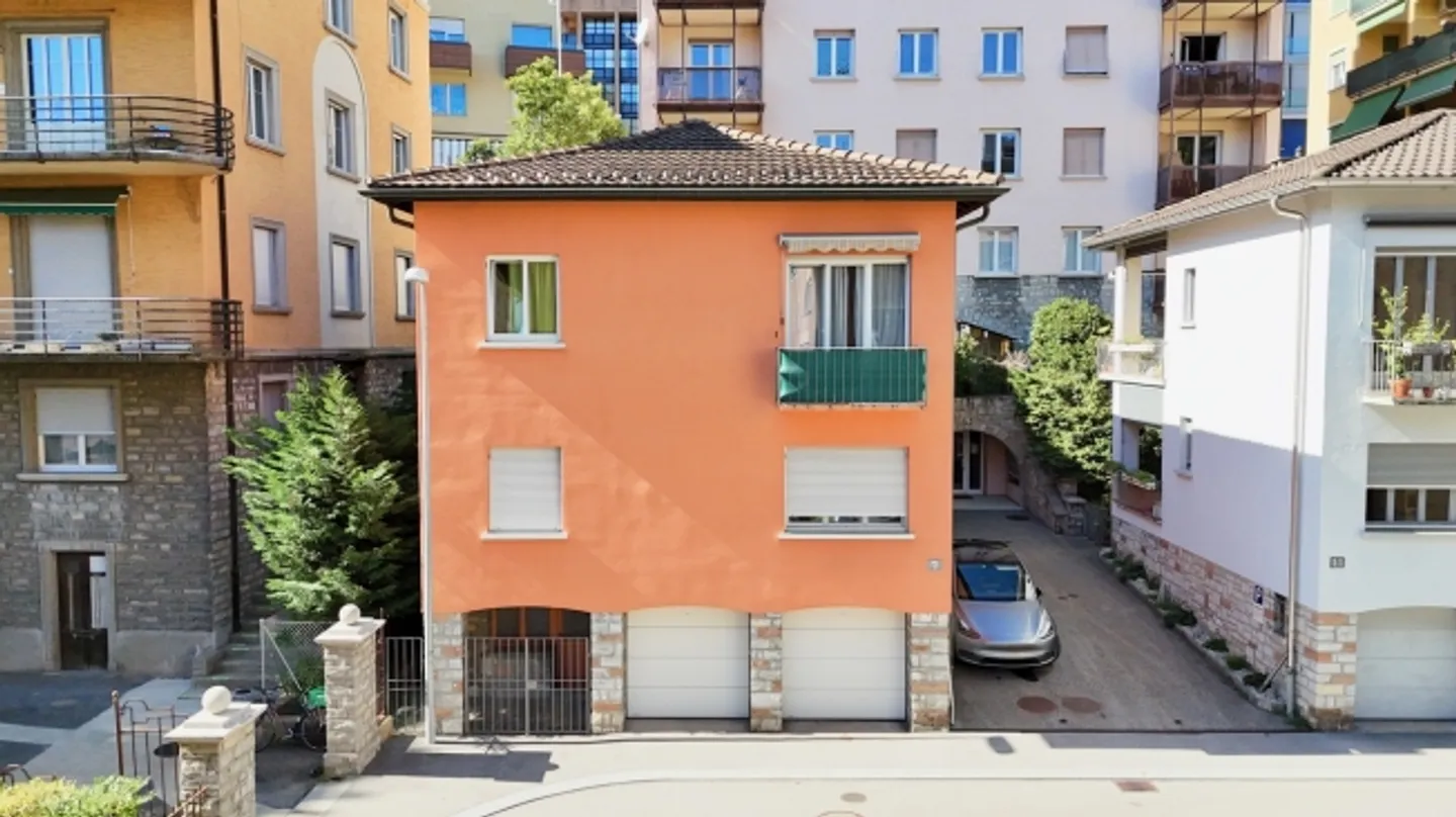 Maison jumelée avec 2 appartements et 2 garages au cœur de Lugano - Photo 1 sur 14