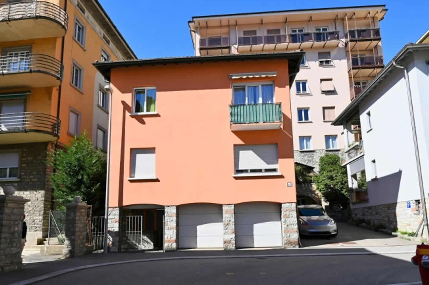 Maison jumelée avec 2 appartements et 2 garages au cœur de Lugano - Photo 4 sur 14