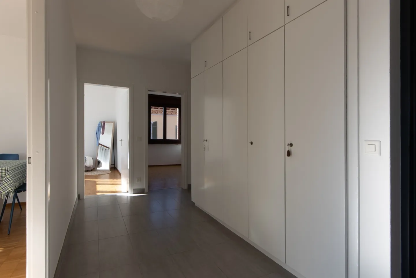 Appartement de 3 pièces dans un quartier calme - Photo 2 sur 5