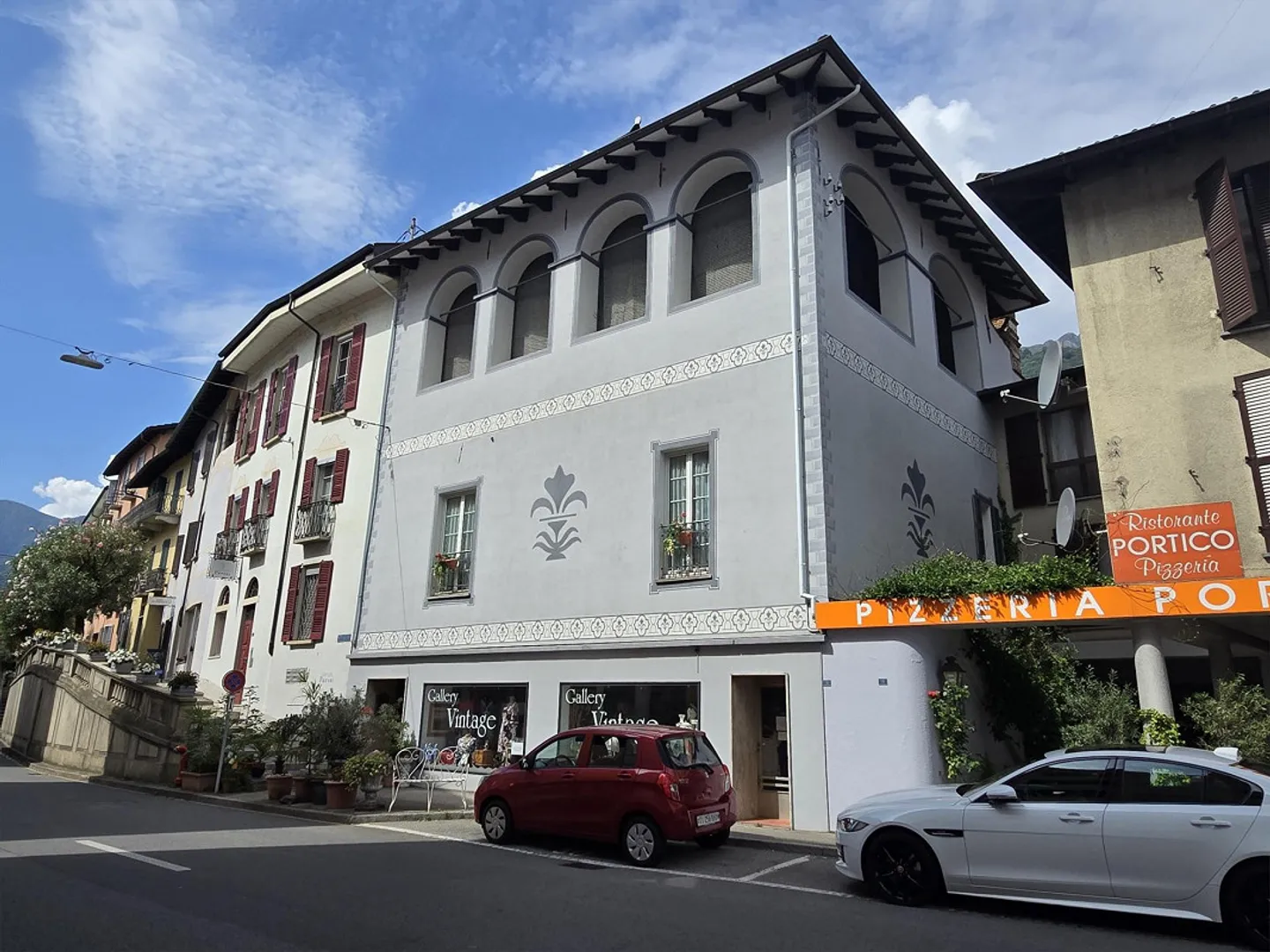 Casa romantica in Ticino con 6 camere e giardino a Brissago - Foto 1 di 9