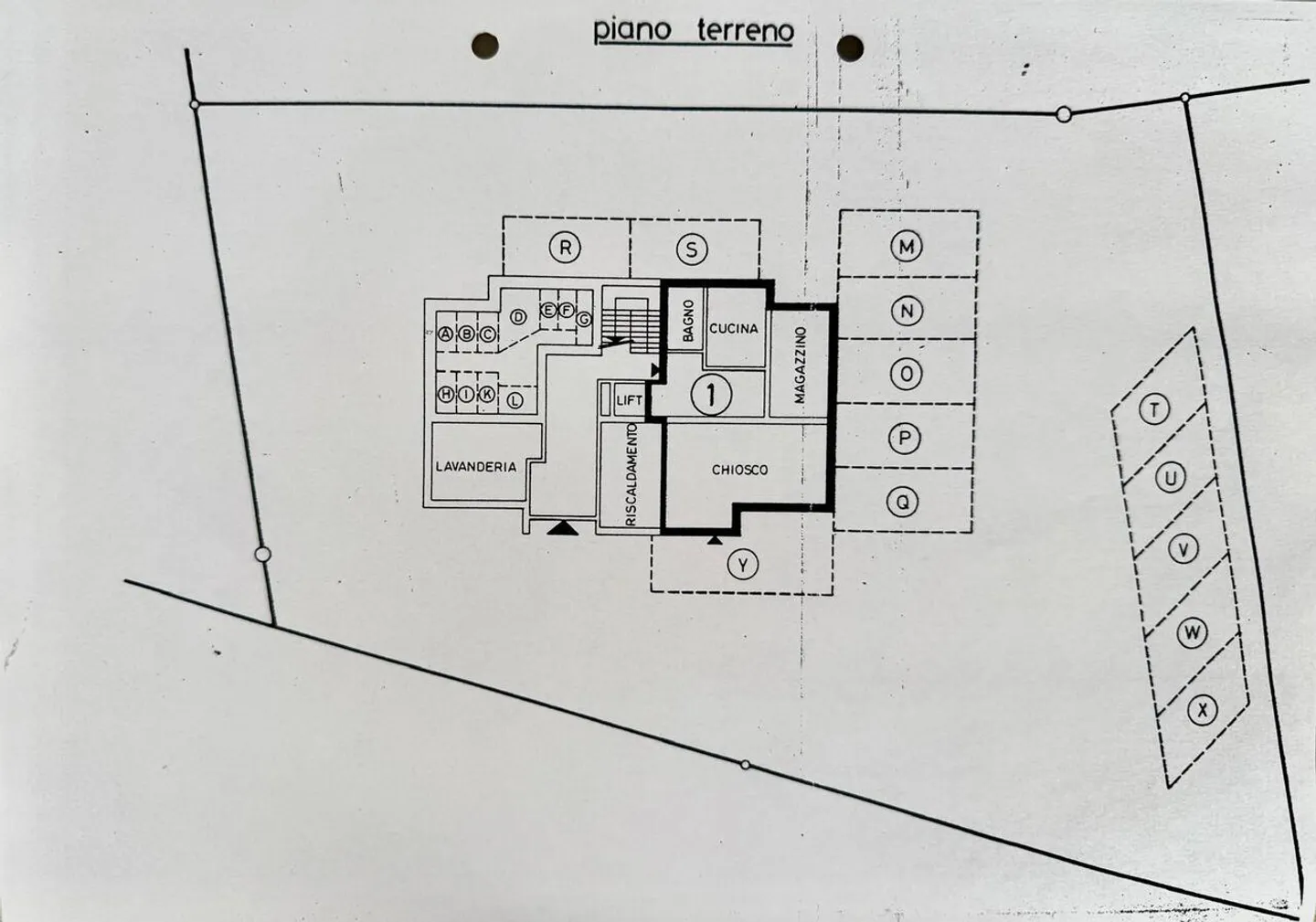 À vendre espace commercial au rez-de-chaussée avec vitrine - Photo 2 sur 2