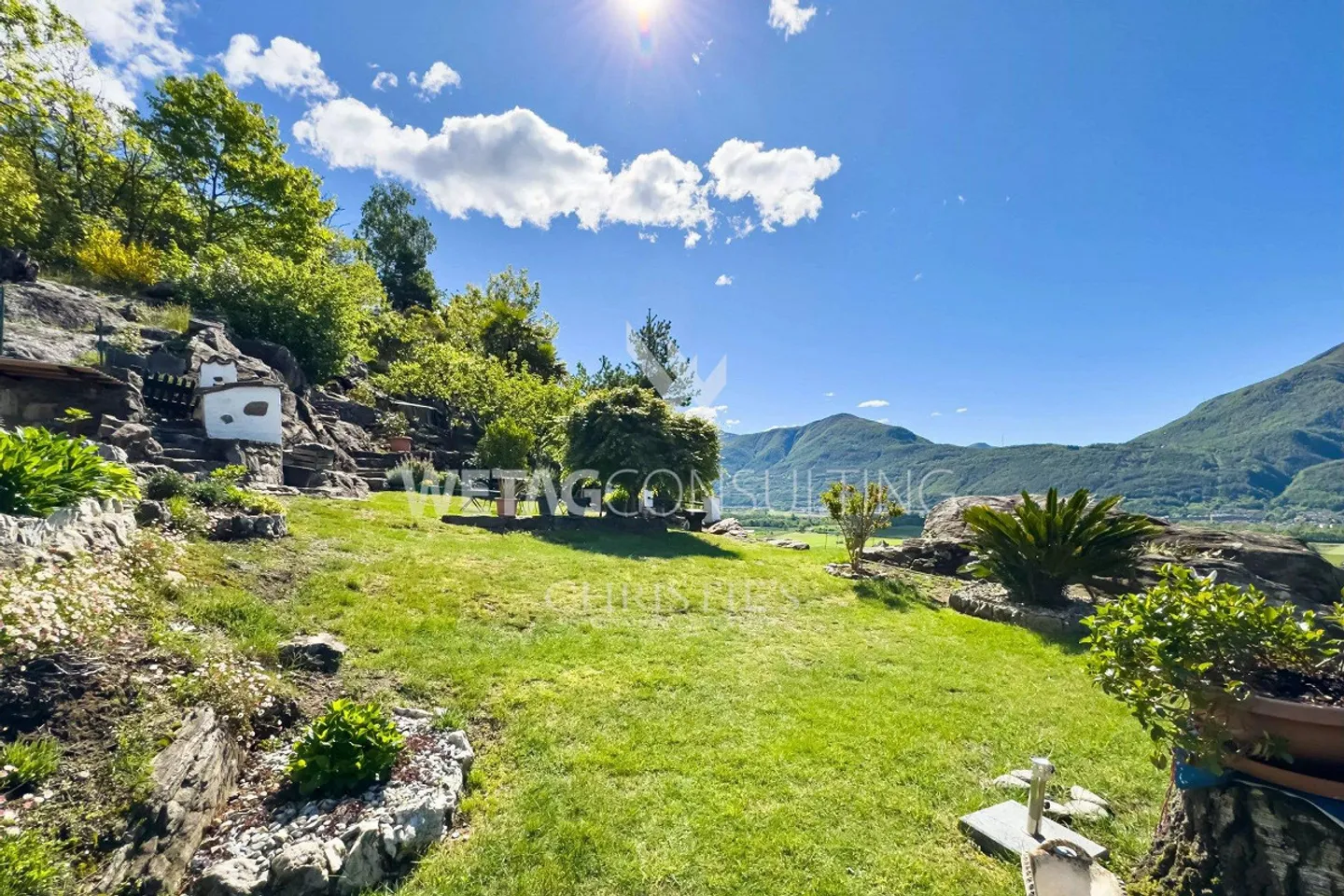 Riazzino?Lavertezzo: Mediterranean villa with large garden & outdoor pool for sale - Photo 7 of 11