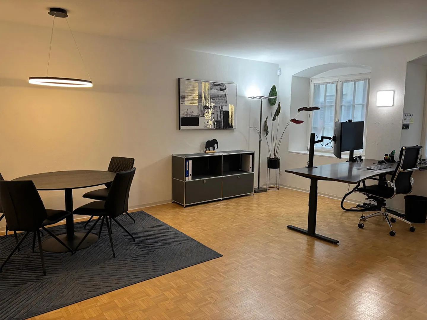 Attractive office space for rent in the old town of Chur - Photo 1 of 7