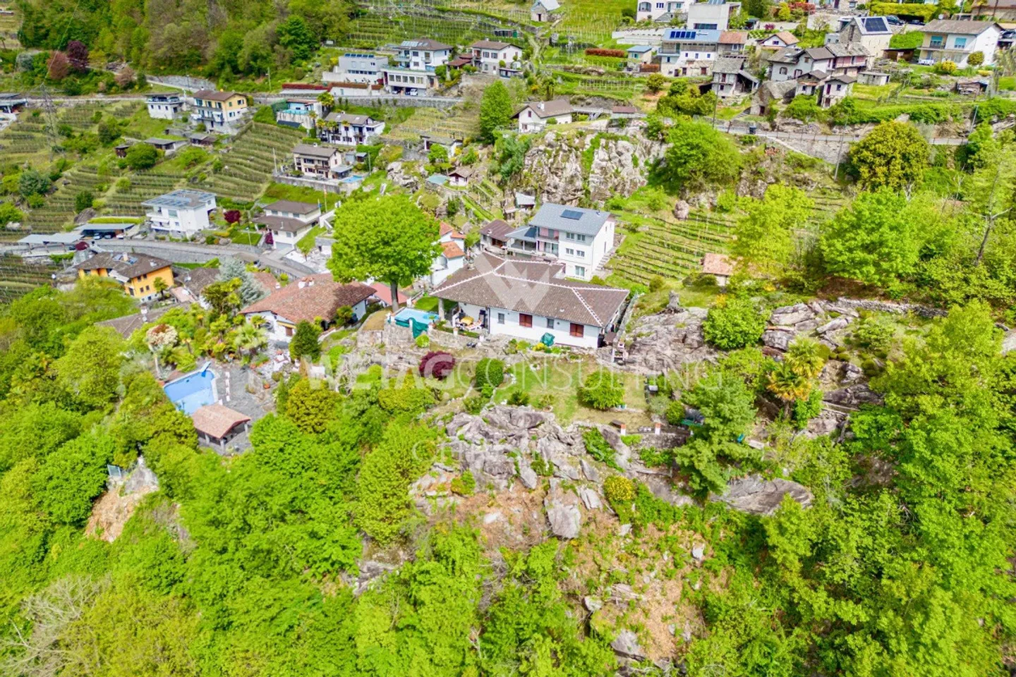 Riazzino?Lavertezzo: Mediterranean villa with large garden & outdoor pool for sale - Photo 10 of 11