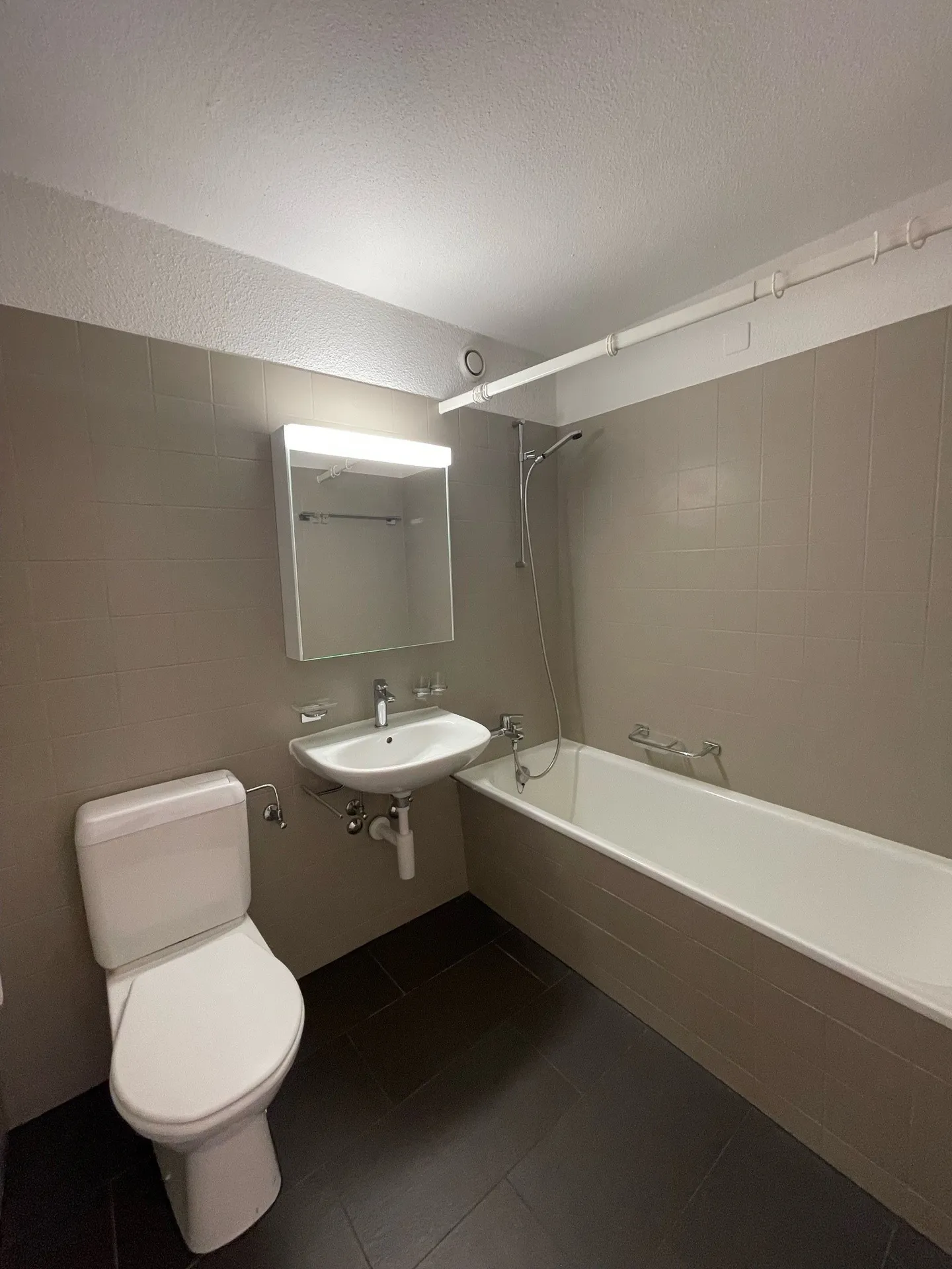 Charming 1.5-room apartment in the heart of Emmenbrücke - Photo 6 of 10