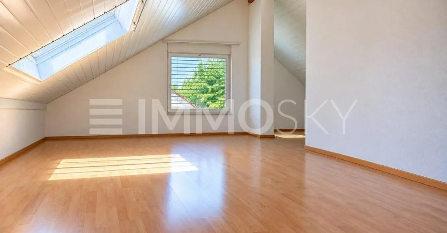 Grosszügige Dachwohnung mit schöner Aussicht - Foto 3 von 5