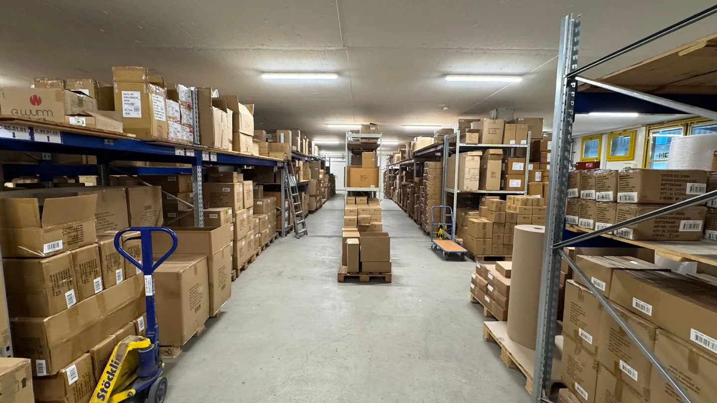 Zentrale Lagerfläche in der Industriezone Burgdorf - Foto 1 von 16