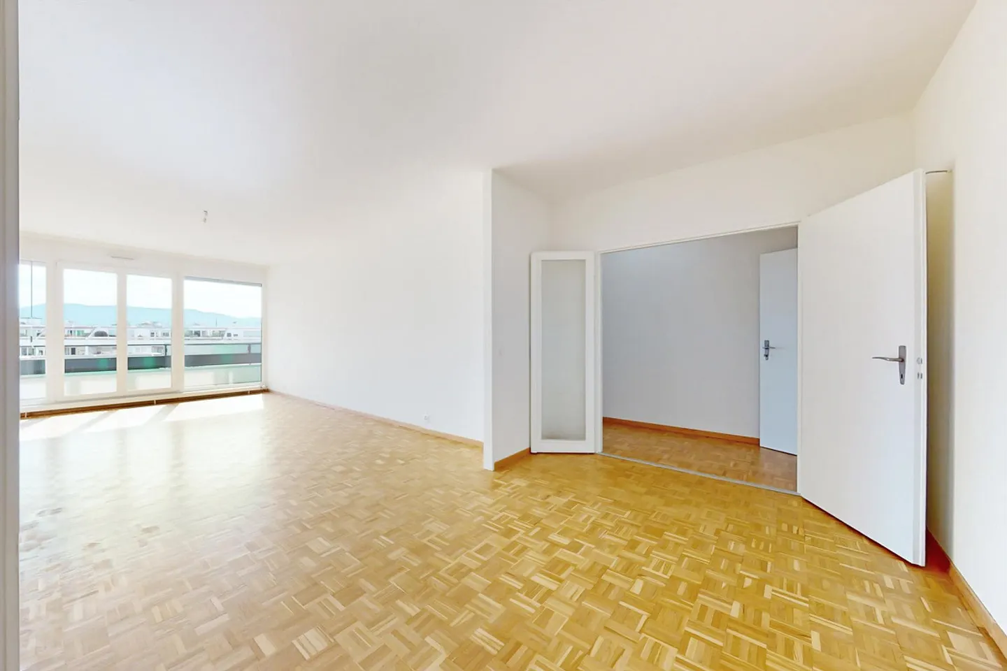 Your new life in a bright apartment - Photo 2 of 10