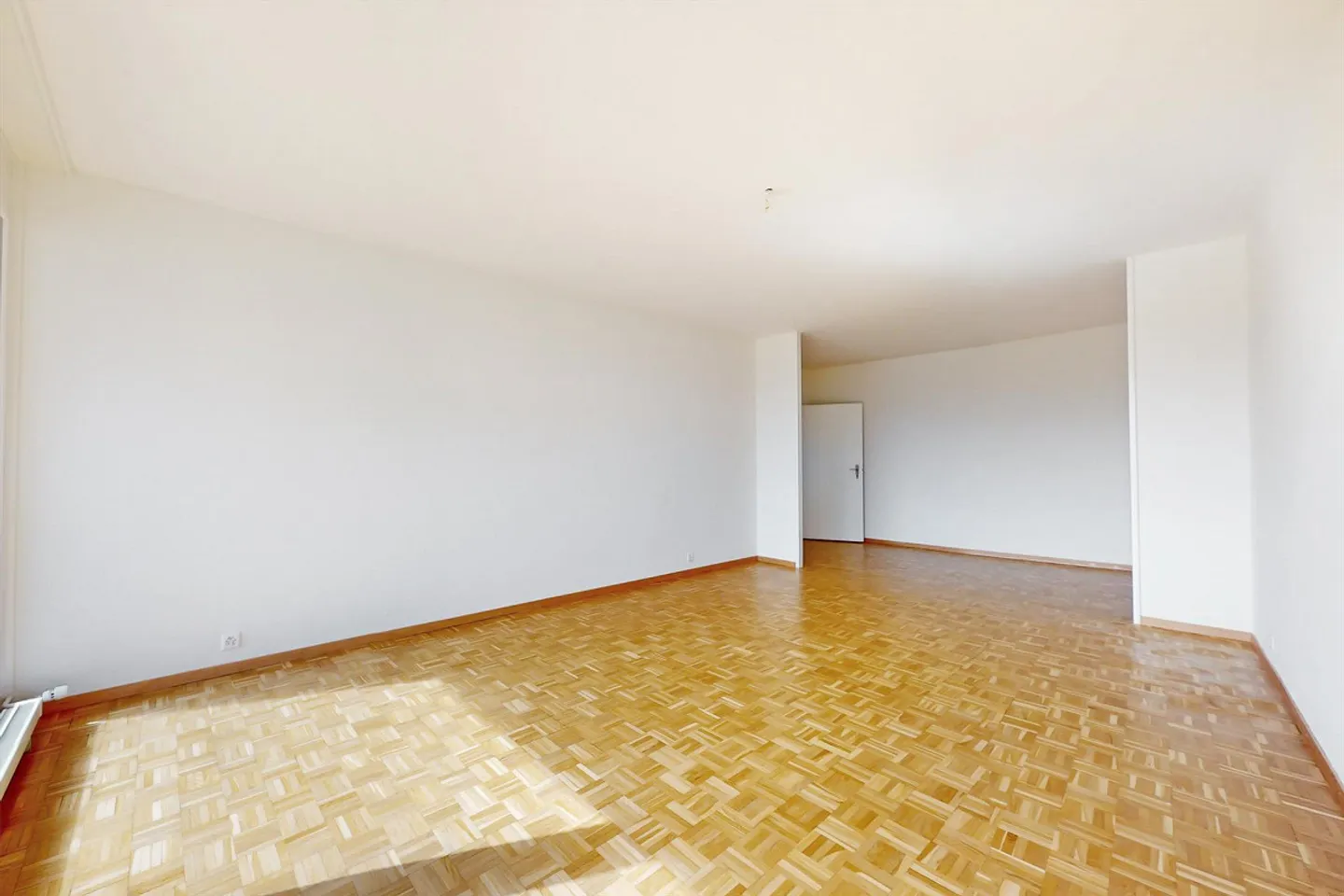 Your new life in a bright apartment - Photo 3 of 10
