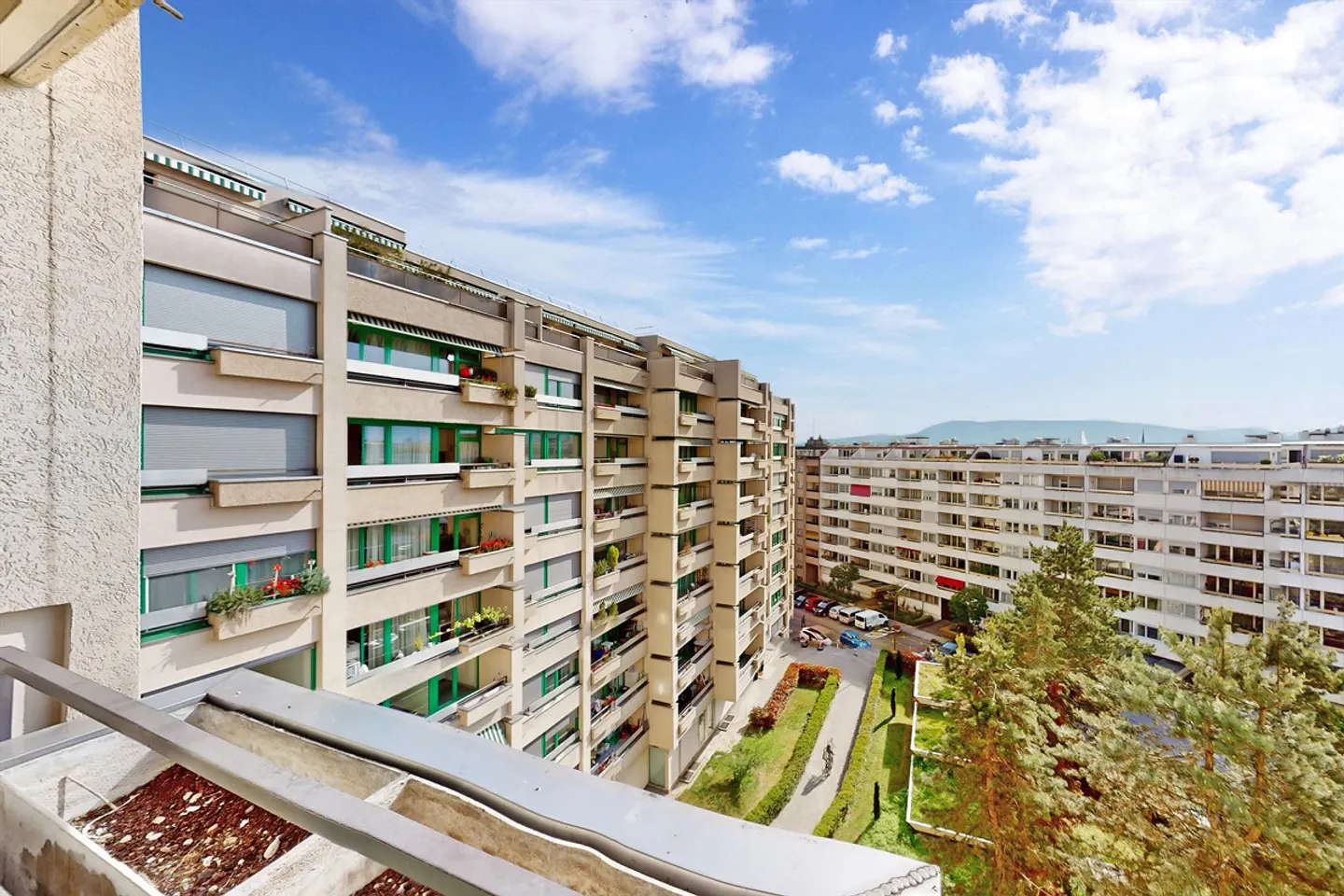 Your new life in a bright apartment - Photo 8 of 10