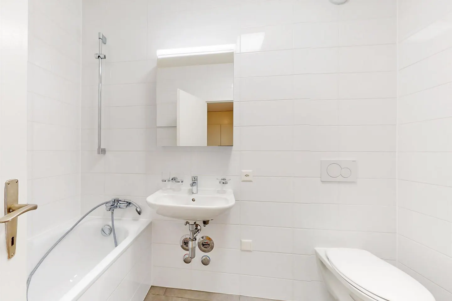 Your new life in a bright apartment - Photo 7 of 10