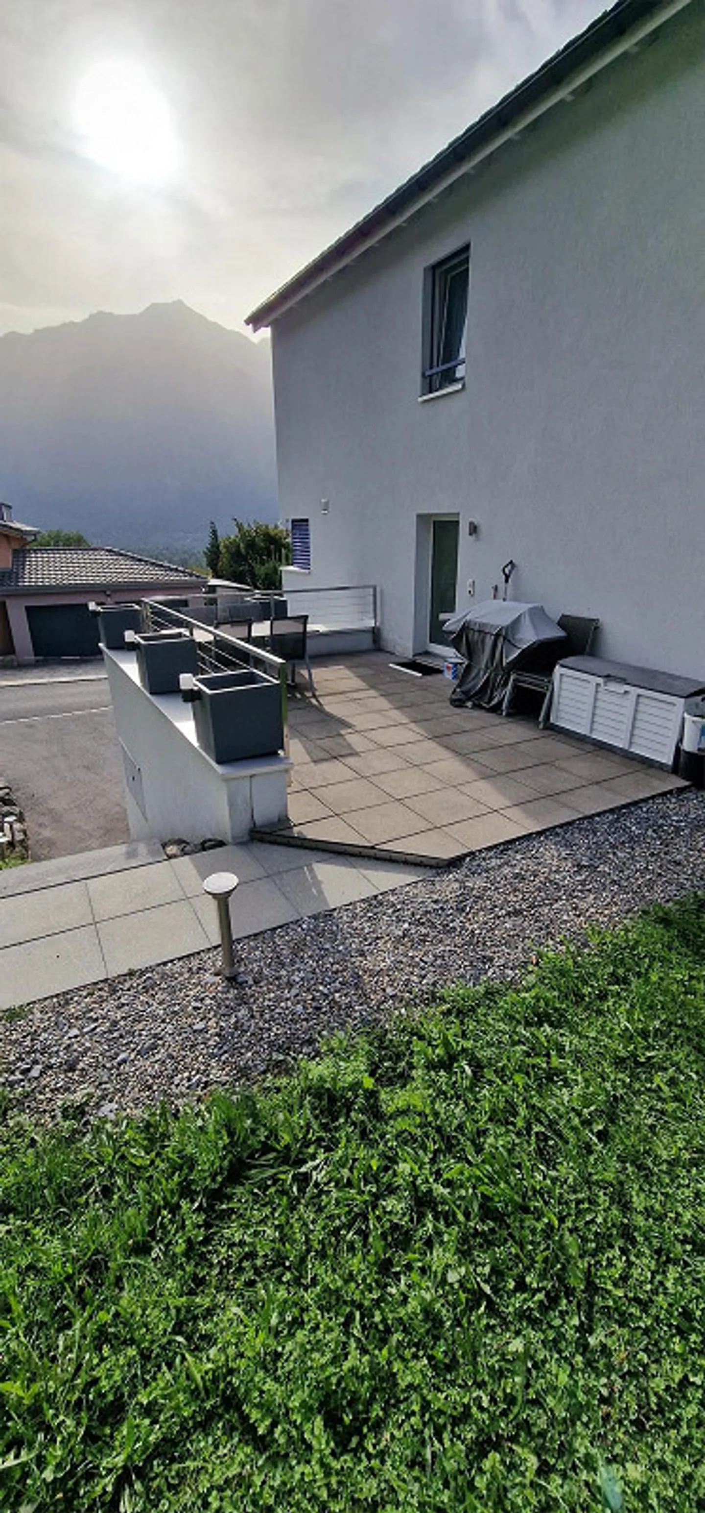 Helle grosse schöne 3.5-Zimmer Dachwohnung in 2-Familienhaus zu vermie - Foto 3 di 19