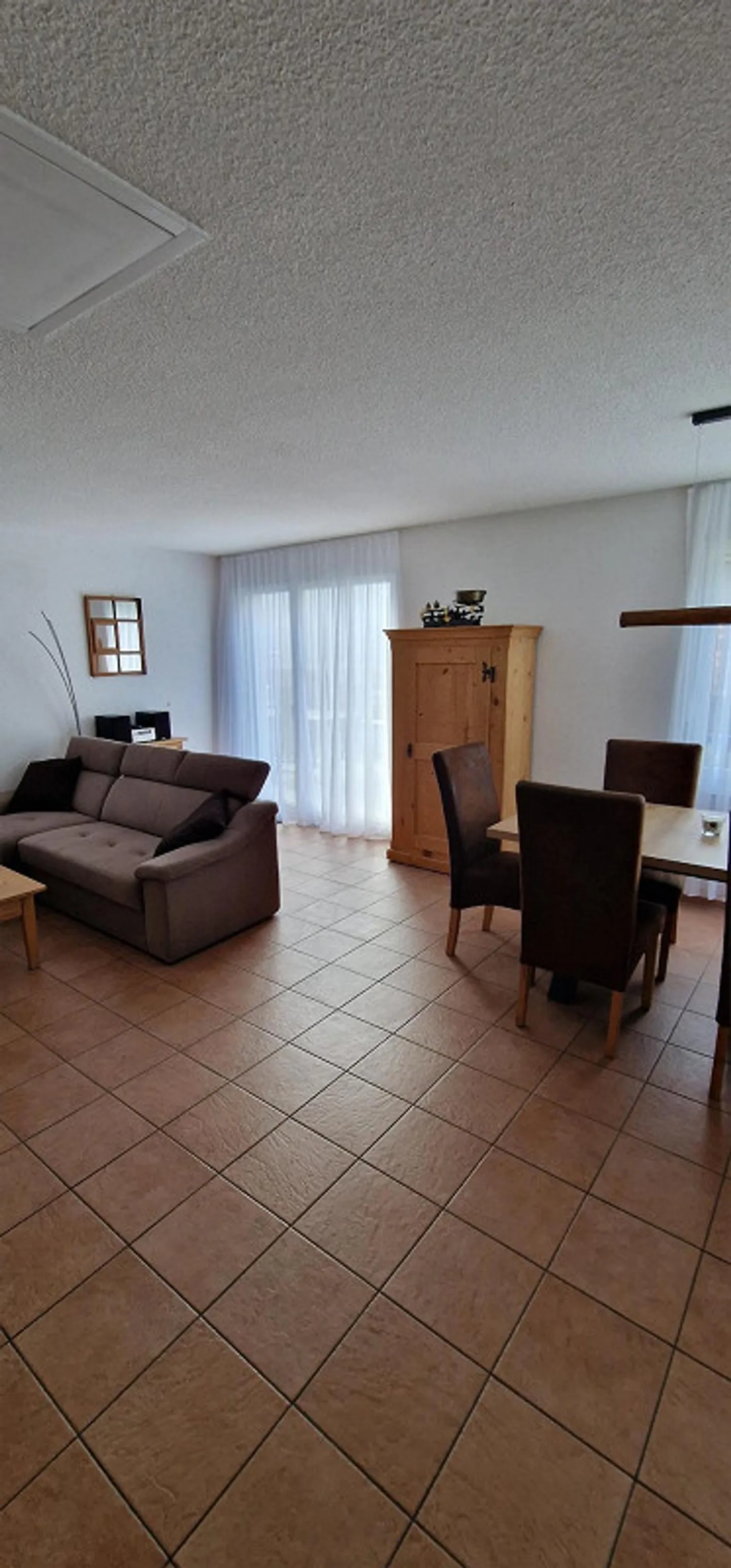 Helle grosse schöne 3.5-Zimmer Dachwohnung in 2-Familienhaus zu vermie - Foto 8 di 19