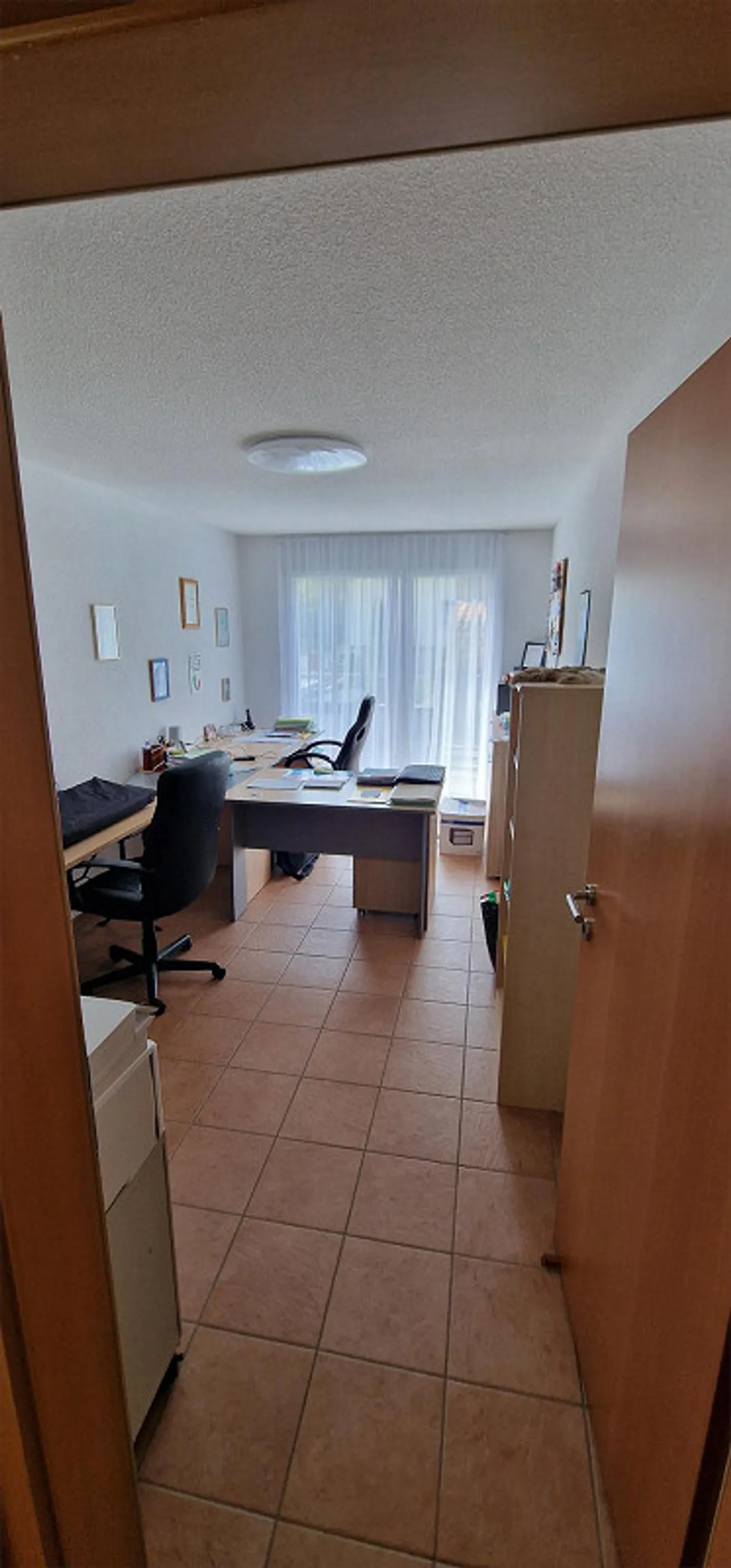 Helle grosse schöne 3.5-Zimmer Dachwohnung in 2-Familienhaus zu vermie - Foto 11 di 19