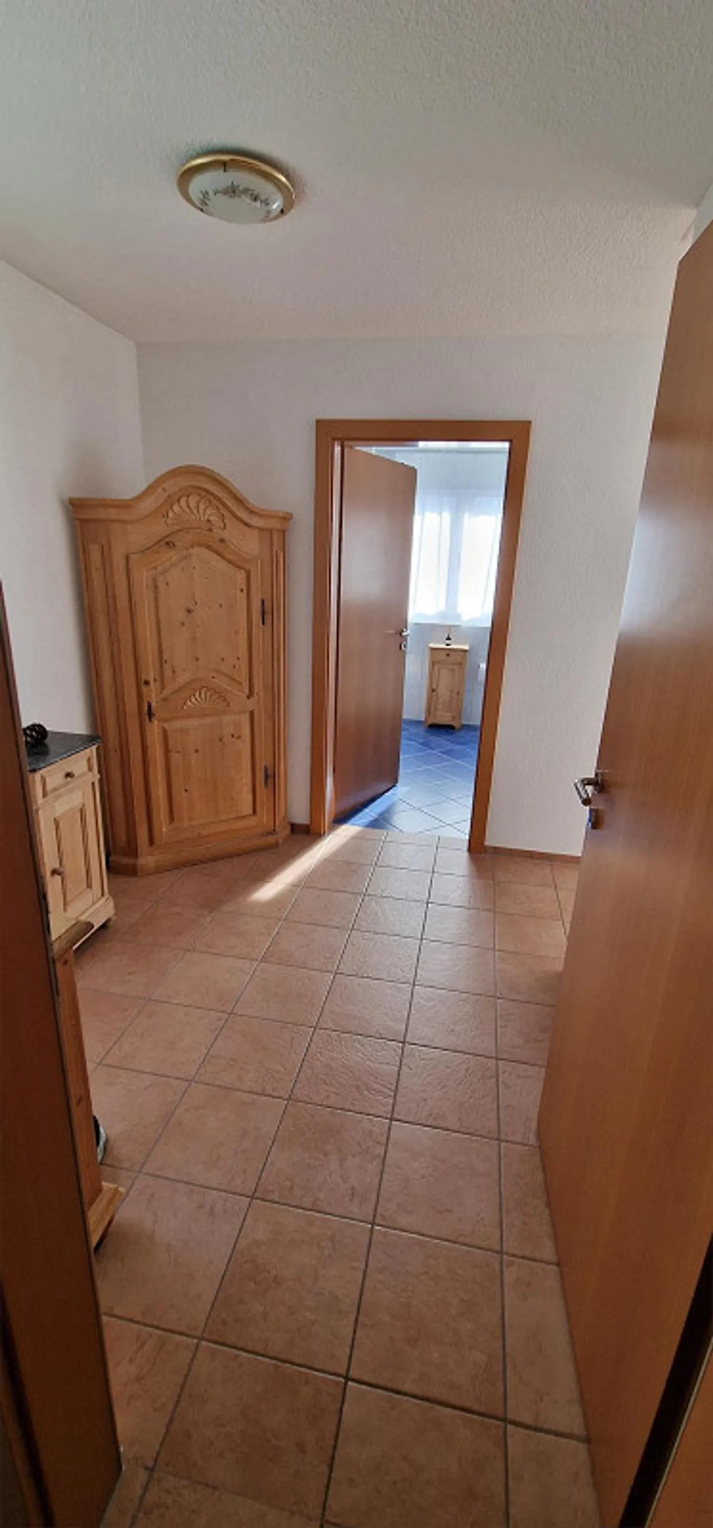 Helle grosse schöne 3.5-Zimmer Dachwohnung in 2-Familienhaus zu vermie - Foto 12 di 19